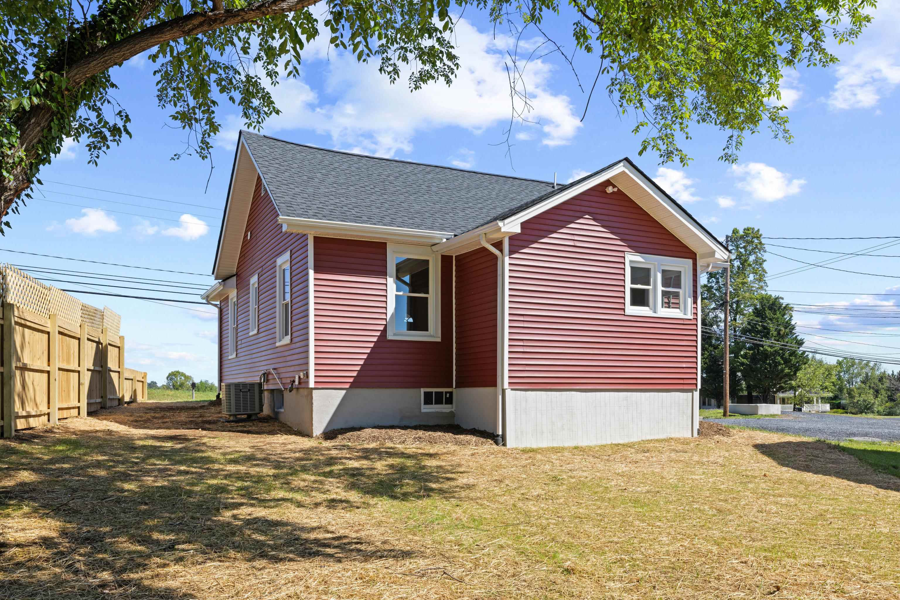1932 LYNDHURST RD, WAYNESBORO, Virginia 22980, 2 Bedrooms Bedrooms, ,1 BathroomBathrooms,Residential,1932 LYNDHURST RD,677447 MLS # 677447