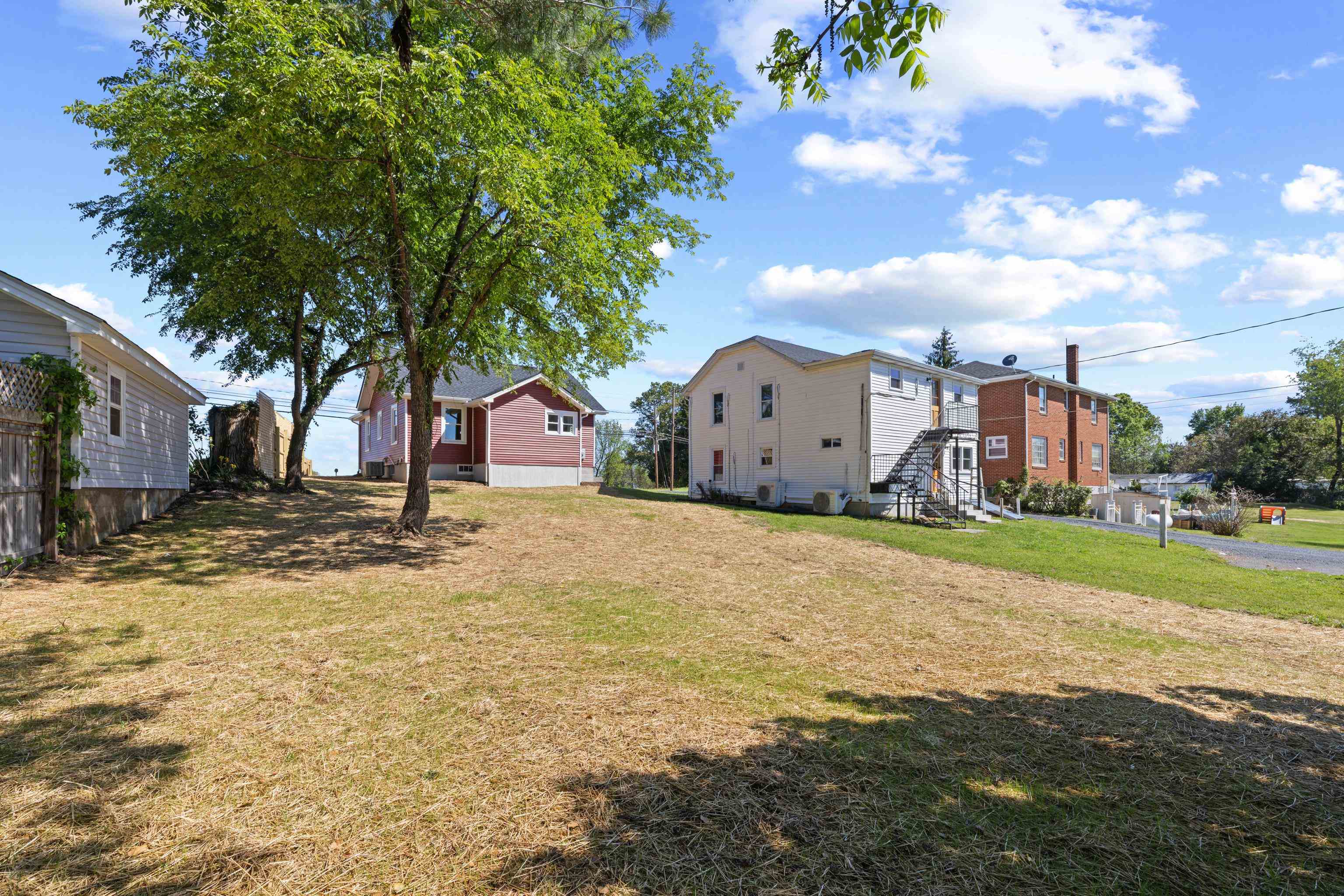 1932 LYNDHURST RD, WAYNESBORO, Virginia 22980, 2 Bedrooms Bedrooms, ,1 BathroomBathrooms,Residential,1932 LYNDHURST RD,677447 MLS # 677447