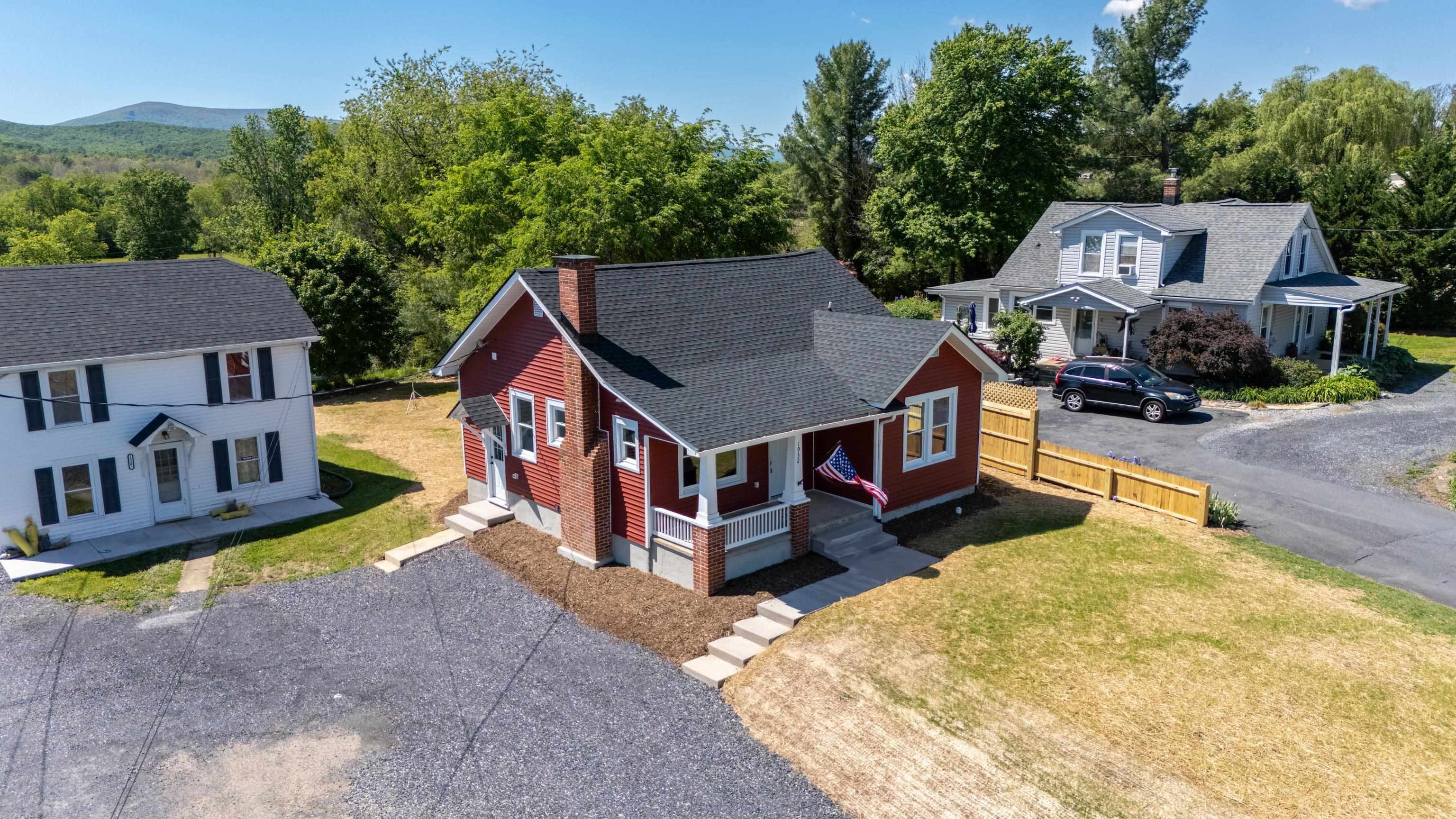 1932 LYNDHURST RD, WAYNESBORO, Virginia 22980, 2 Bedrooms Bedrooms, ,1 BathroomBathrooms,Residential,1932 LYNDHURST RD,677447 MLS # 677447