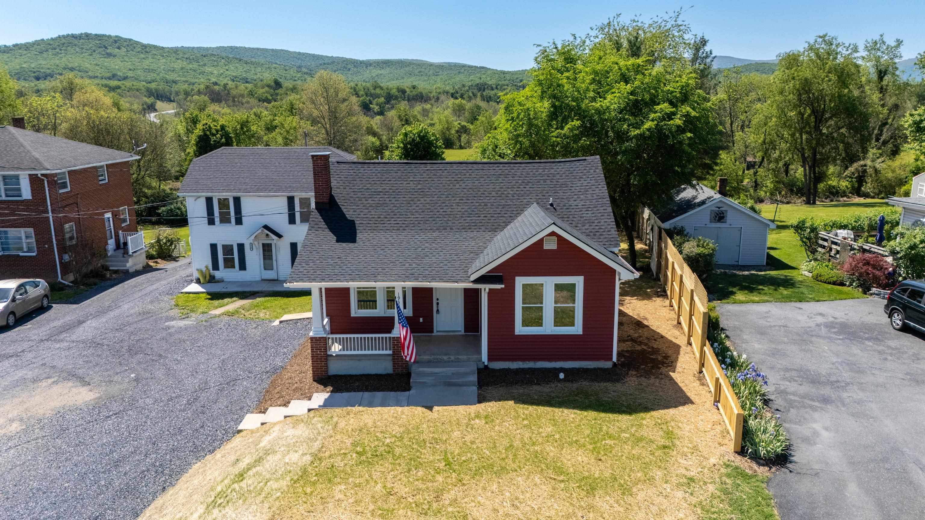 1932 LYNDHURST RD, WAYNESBORO, Virginia 22980, 2 Bedrooms Bedrooms, ,1 BathroomBathrooms,Residential,1932 LYNDHURST RD,677447 MLS # 677447