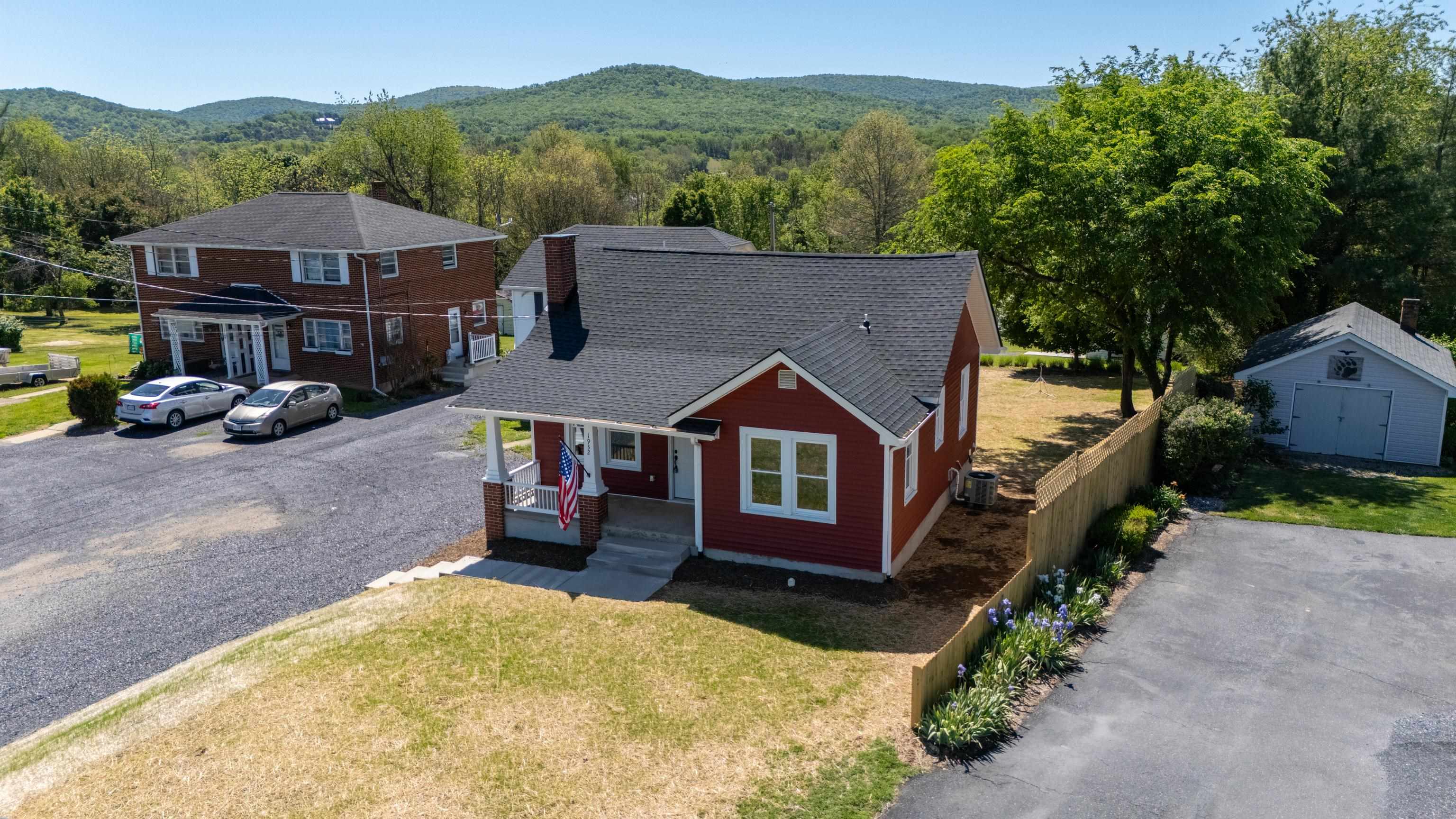 1932 LYNDHURST RD, WAYNESBORO, Virginia 22980, 2 Bedrooms Bedrooms, ,1 BathroomBathrooms,Residential,1932 LYNDHURST RD,677447 MLS # 677447