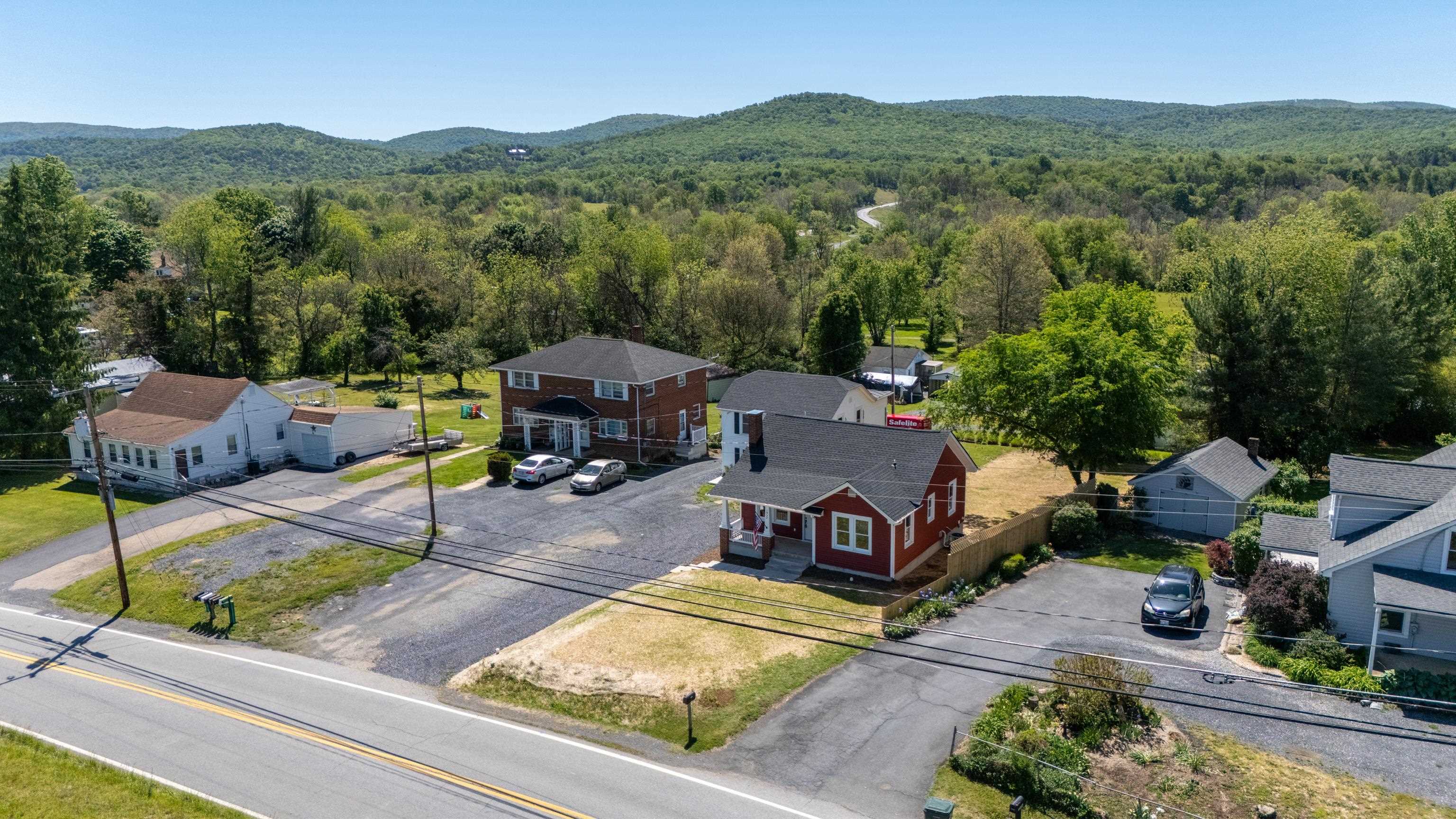 1932 LYNDHURST RD, WAYNESBORO, Virginia 22980, 2 Bedrooms Bedrooms, ,1 BathroomBathrooms,Residential,1932 LYNDHURST RD,677447 MLS # 677447