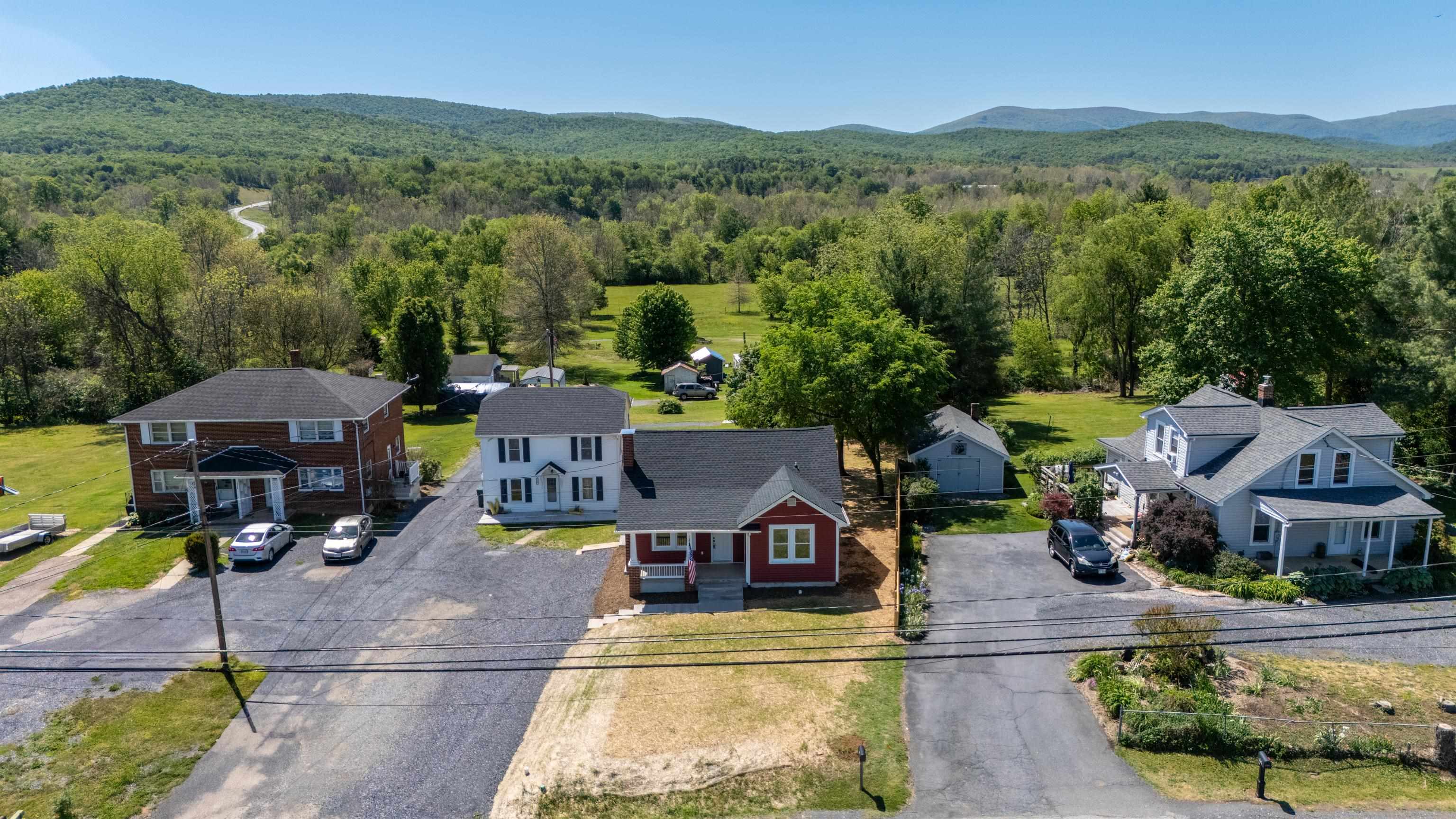 1932 LYNDHURST RD, WAYNESBORO, Virginia 22980, 2 Bedrooms Bedrooms, ,1 BathroomBathrooms,Residential,1932 LYNDHURST RD,677447 MLS # 677447