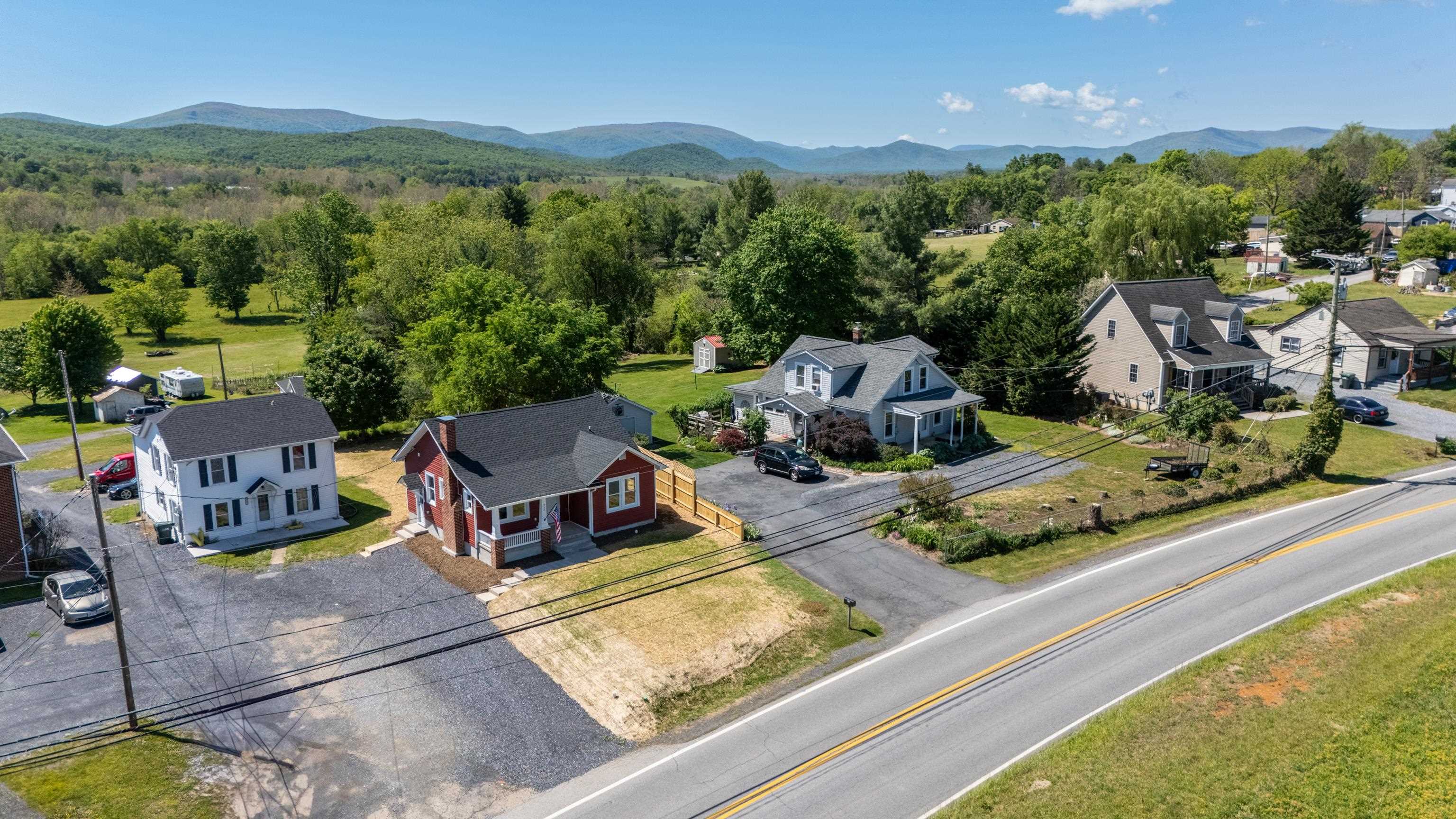1932 LYNDHURST RD, WAYNESBORO, Virginia 22980, 2 Bedrooms Bedrooms, ,1 BathroomBathrooms,Residential,1932 LYNDHURST RD,677447 MLS # 677447