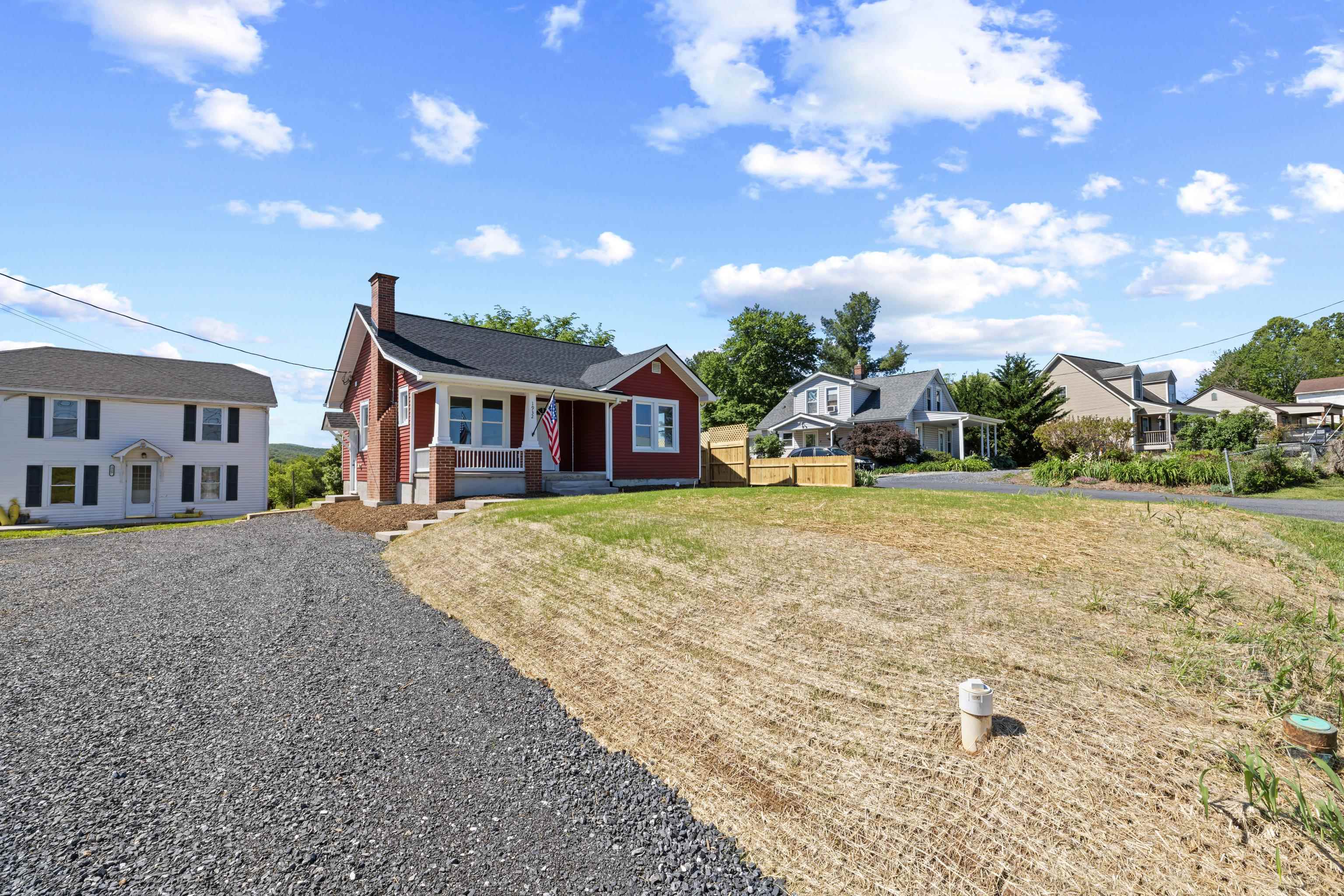 1932 LYNDHURST RD, WAYNESBORO, Virginia 22980, 2 Bedrooms Bedrooms, ,1 BathroomBathrooms,Residential,1932 LYNDHURST RD,677447 MLS # 677447
