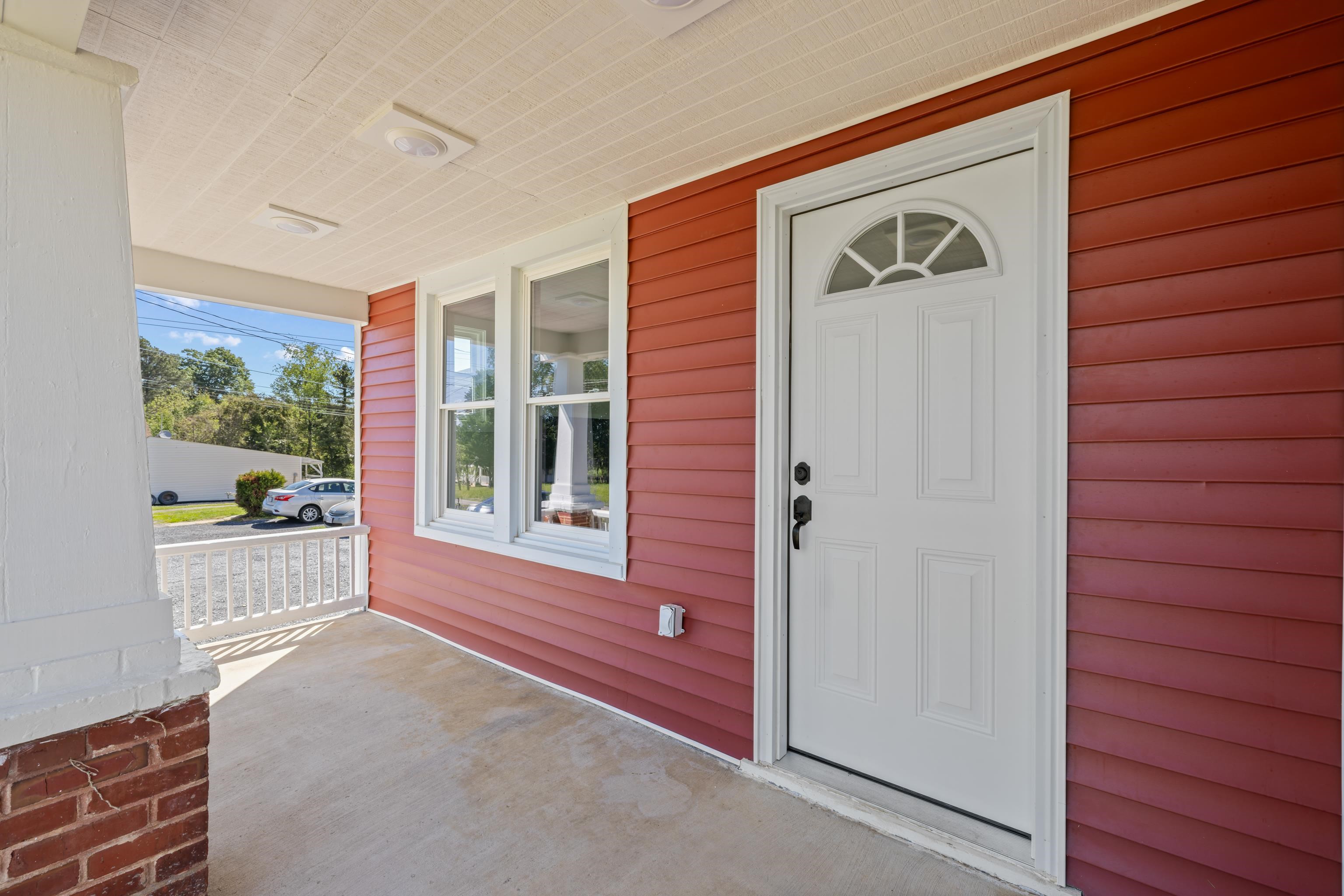 1932 LYNDHURST RD, WAYNESBORO, Virginia 22980, 2 Bedrooms Bedrooms, ,1 BathroomBathrooms,Residential,1932 LYNDHURST RD,677447 MLS # 677447
