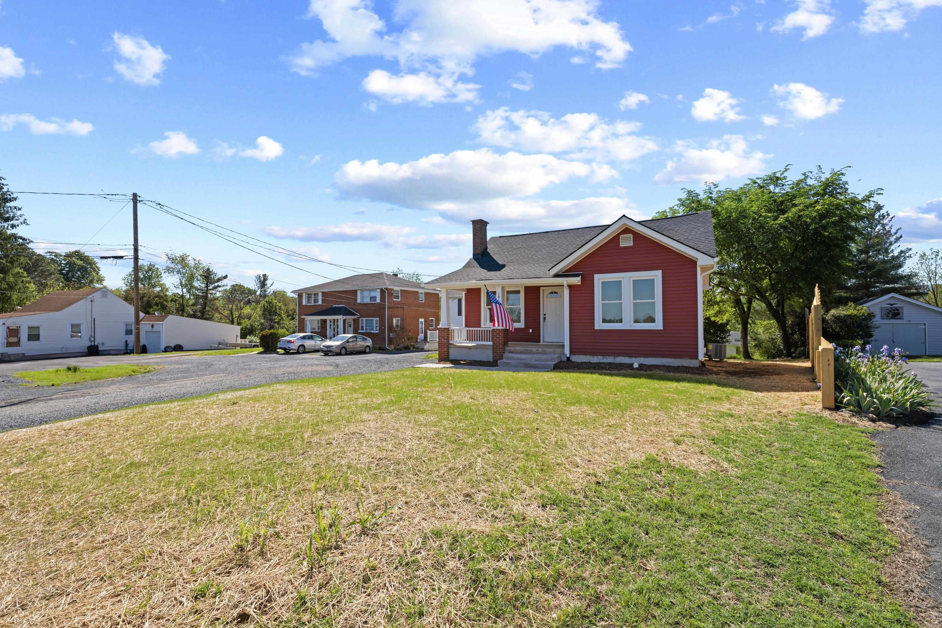 1932 LYNDHURST RD, WAYNESBORO, Virginia 22980, 2 Bedrooms Bedrooms, ,1 BathroomBathrooms,Residential,1932 LYNDHURST RD,677447 MLS # 677447