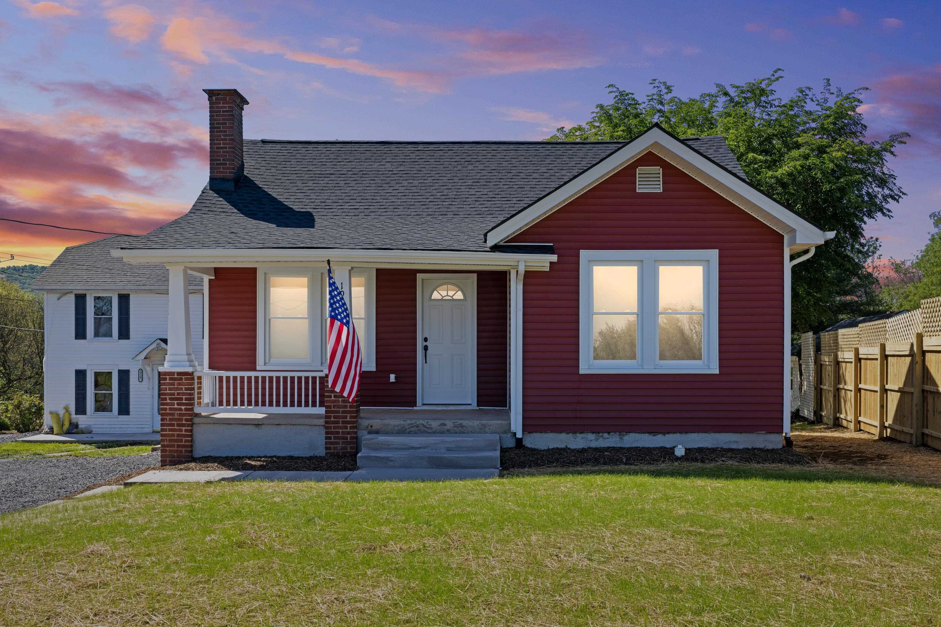 1932 LYNDHURST RD, WAYNESBORO, Virginia 22980, 2 Bedrooms Bedrooms, ,1 BathroomBathrooms,Residential,1932 LYNDHURST RD,677447 MLS # 677447