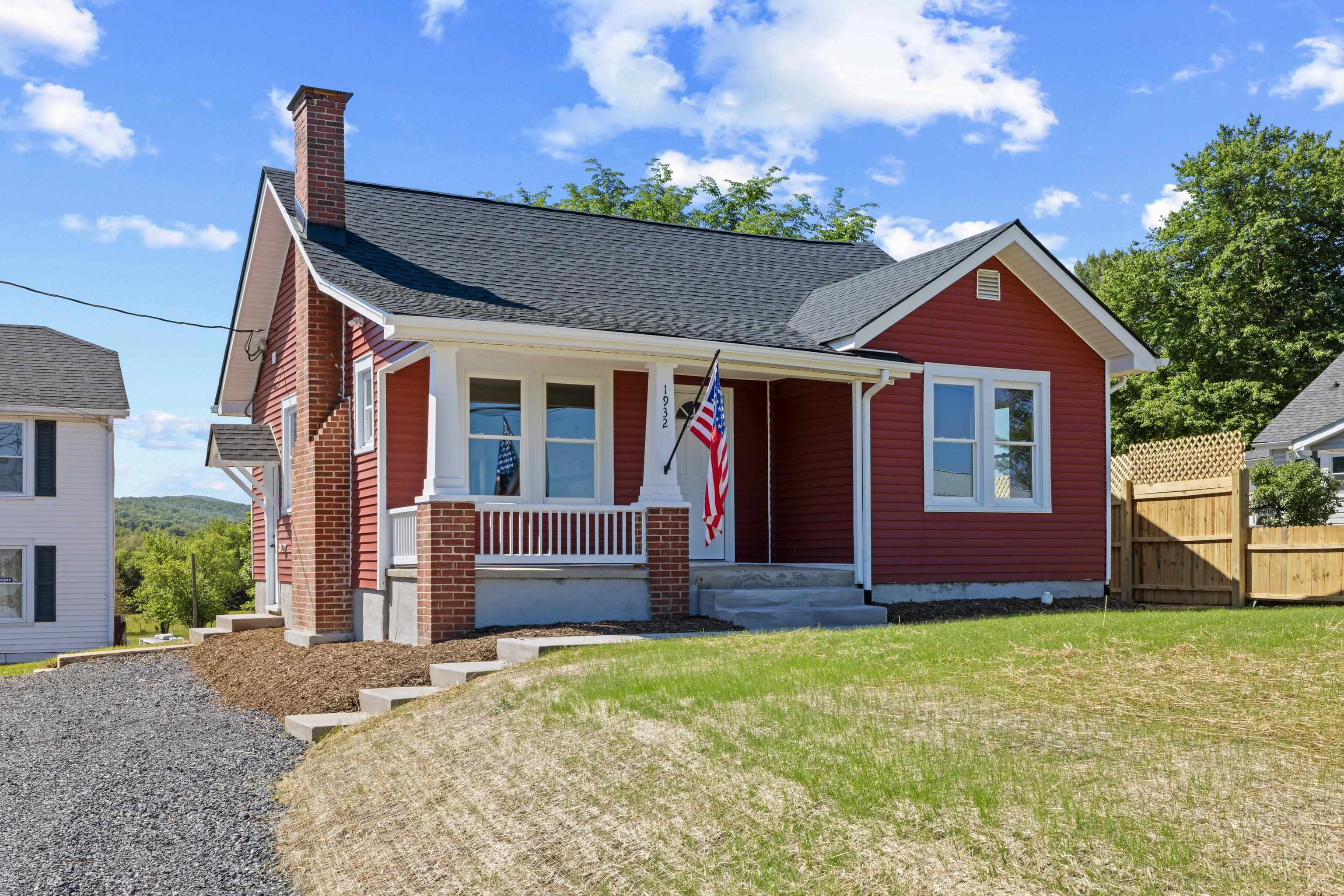 1932 LYNDHURST RD, WAYNESBORO, Virginia 22980, 2 Bedrooms Bedrooms, ,1 BathroomBathrooms,Residential,1932 LYNDHURST RD,677447 MLS # 677447