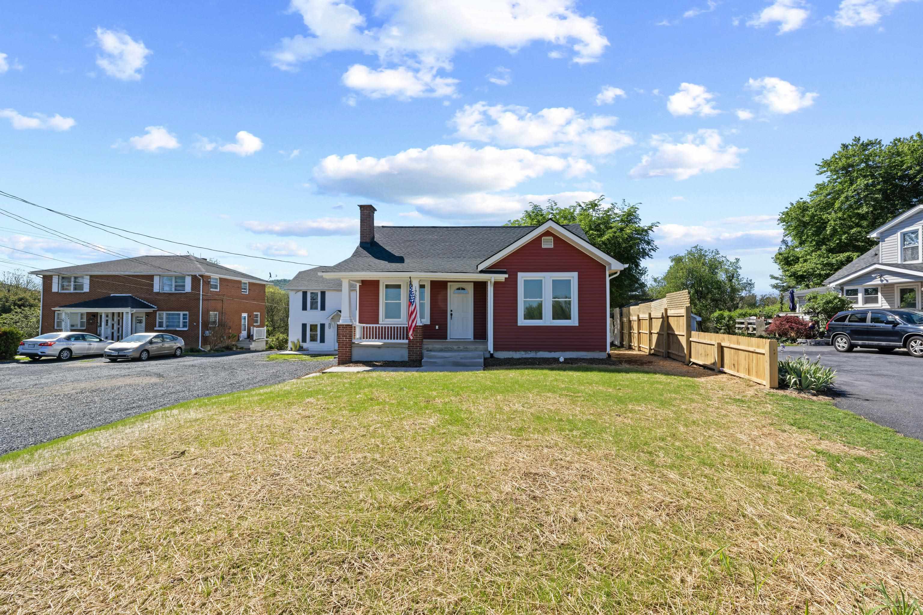 1932 LYNDHURST RD, WAYNESBORO, Virginia 22980, 2 Bedrooms Bedrooms, ,1 BathroomBathrooms,Residential,1932 LYNDHURST RD,677447 MLS # 677447