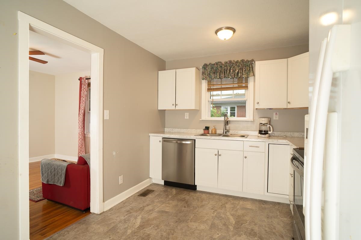 829 VIRGINIA AVE, HARRISONBURG, Virginia 22802, 3 Bedrooms Bedrooms, ,1 BathroomBathrooms,Residential,829 VIRGINIA AVE,677467 MLS # 677467 829 VIRGINIA AVE, HARRISONBURG, Virginia 22802, 3 Bedrooms Bedrooms, ,1 BathroomBathrooms,Residential,829 VIRGINIA AVE,677467 MLS # 677467