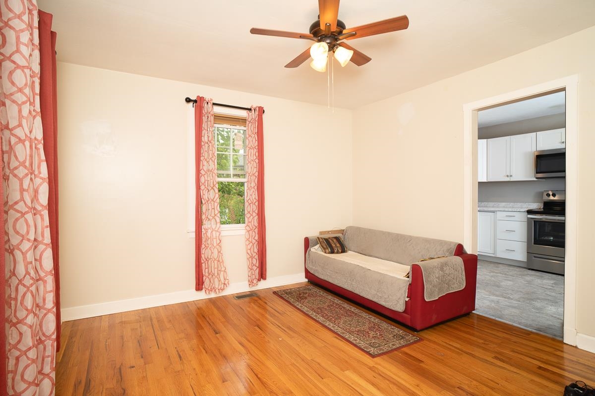 829 VIRGINIA AVE, HARRISONBURG, Virginia 22802, 3 Bedrooms Bedrooms, ,1 BathroomBathrooms,Residential,829 VIRGINIA AVE,677467 MLS # 677467 829 VIRGINIA AVE, HARRISONBURG, Virginia 22802, 3 Bedrooms Bedrooms, ,1 BathroomBathrooms,Residential,829 VIRGINIA AVE,677467 MLS # 677467