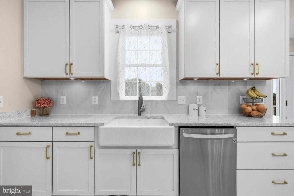 6087 BALLS MILL RD, MIDLAND, Virginia 22728, 5 Bedrooms Bedrooms, ,3 BathroomsBathrooms,Residential,6087 BALLS MILL RD,VAFQ2022094 MLS # VAFQ2022094