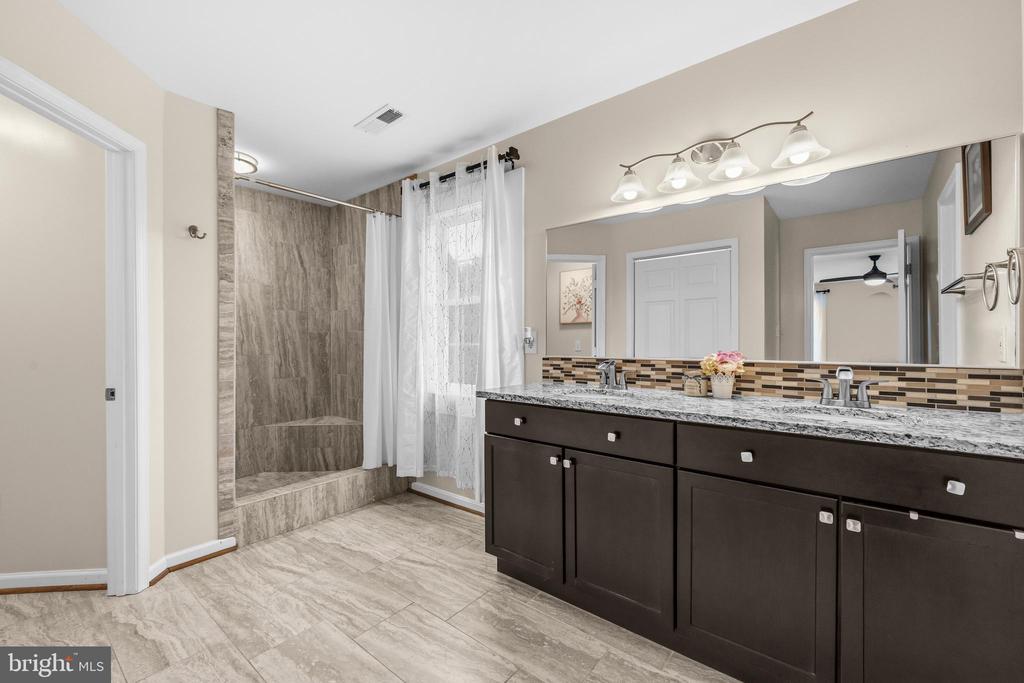 6087 BALLS MILL RD, MIDLAND, Virginia 22728, 5 Bedrooms Bedrooms, ,3 BathroomsBathrooms,Residential,6087 BALLS MILL RD,VAFQ2022094 MLS # VAFQ2022094