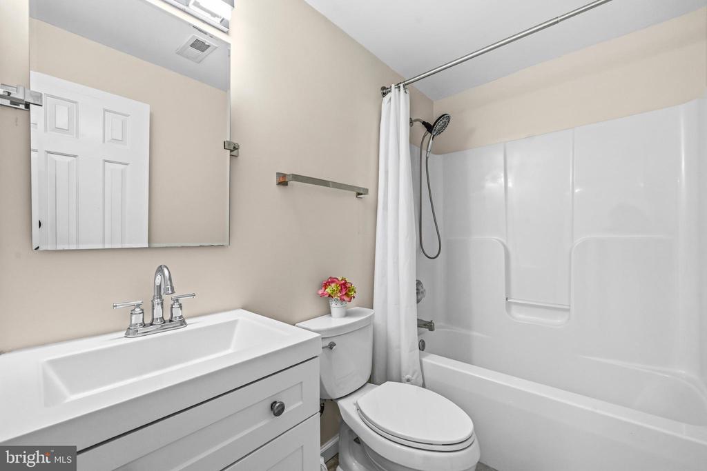 6087 BALLS MILL RD, MIDLAND, Virginia 22728, 5 Bedrooms Bedrooms, ,3 BathroomsBathrooms,Residential,6087 BALLS MILL RD,VAFQ2022094 MLS # VAFQ2022094