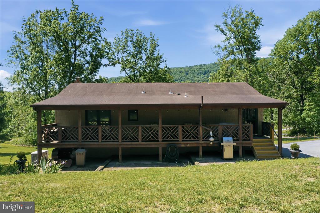 13010 BELLE MEADE LN, MARKHAM, Virginia 22643, 4 Bedrooms Bedrooms, ,3 BathroomsBathrooms,Residential,13010 BELLE MEADE LN,VAFQ2022078 MLS # VAFQ2022078