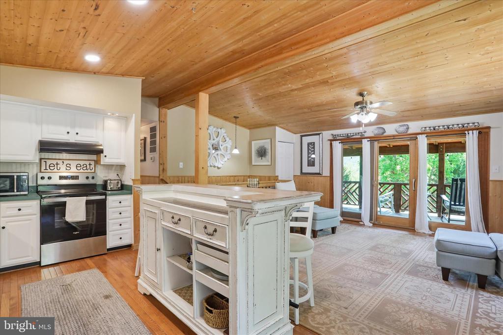 13010 BELLE MEADE LN, MARKHAM, Virginia 22643, 4 Bedrooms Bedrooms, ,3 BathroomsBathrooms,Residential,13010 BELLE MEADE LN,VAFQ2022078 MLS # VAFQ2022078