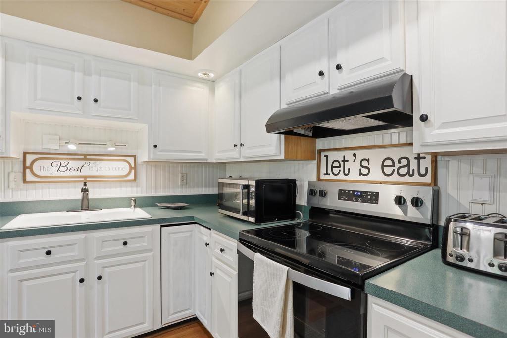 13010 BELLE MEADE LN, MARKHAM, Virginia 22643, 4 Bedrooms Bedrooms, ,3 BathroomsBathrooms,Residential,13010 BELLE MEADE LN,VAFQ2022078 MLS # VAFQ2022078