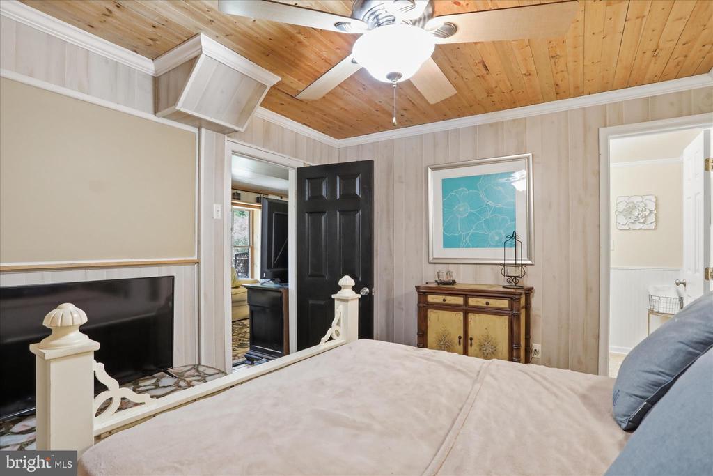 13010 BELLE MEADE LN, MARKHAM, Virginia 22643, 4 Bedrooms Bedrooms, ,3 BathroomsBathrooms,Residential,13010 BELLE MEADE LN,VAFQ2022078 MLS # VAFQ2022078