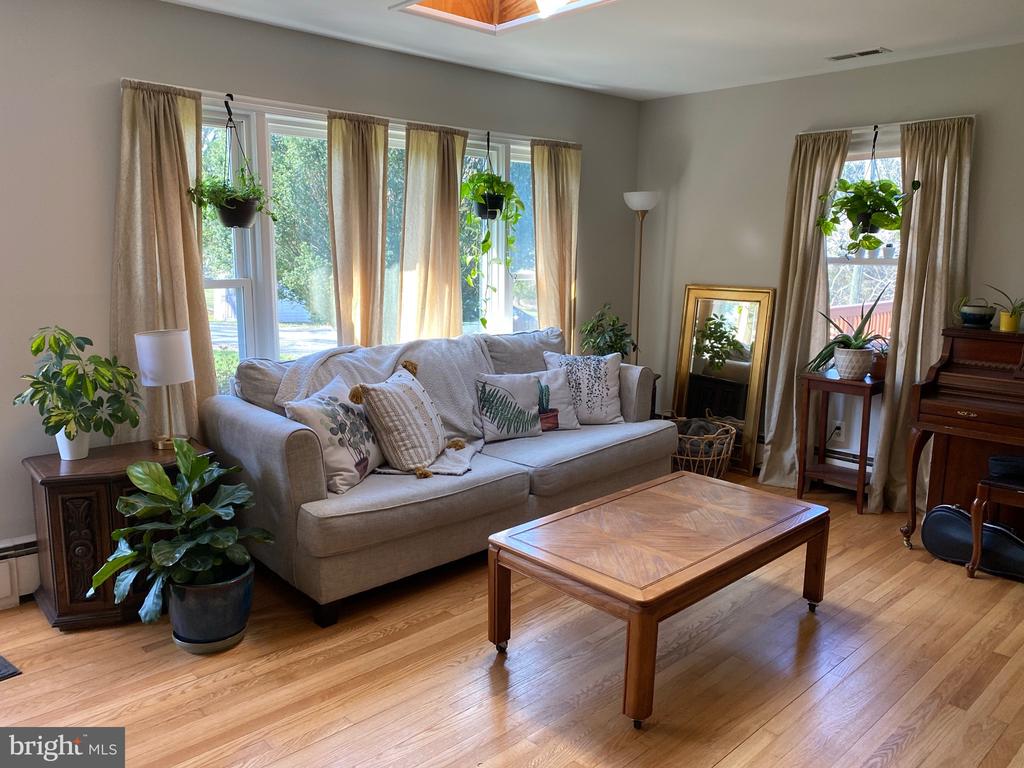 18019 LEE HWY, AMISSVILLE, Virginia 20106, 3 Bedrooms Bedrooms, ,3 BathroomsBathrooms,Residential,18019 LEE HWY,VACU2013696 MLS # VACU2013696 18019 LEE HWY, AMISSVILLE, Virginia 20106, 3 Bedrooms Bedrooms, ,3 BathroomsBathrooms,Residential,18019 LEE HWY,VACU2013696 MLS # VACU2013696