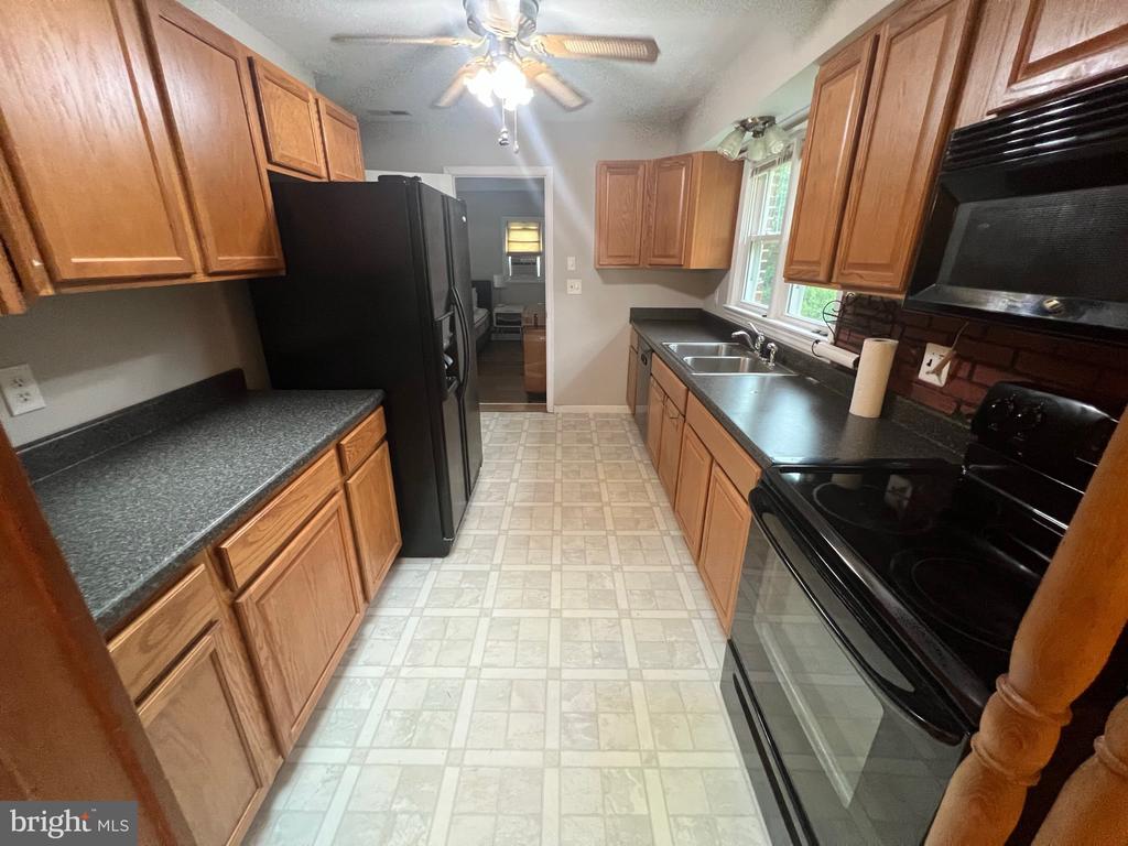 18019 LEE HWY, AMISSVILLE, Virginia 20106, 3 Bedrooms Bedrooms, ,3 BathroomsBathrooms,Residential,18019 LEE HWY,VACU2013696 MLS # VACU2013696 18019 LEE HWY, AMISSVILLE, Virginia 20106, 3 Bedrooms Bedrooms, ,3 BathroomsBathrooms,Residential,18019 LEE HWY,VACU2013696 MLS # VACU2013696