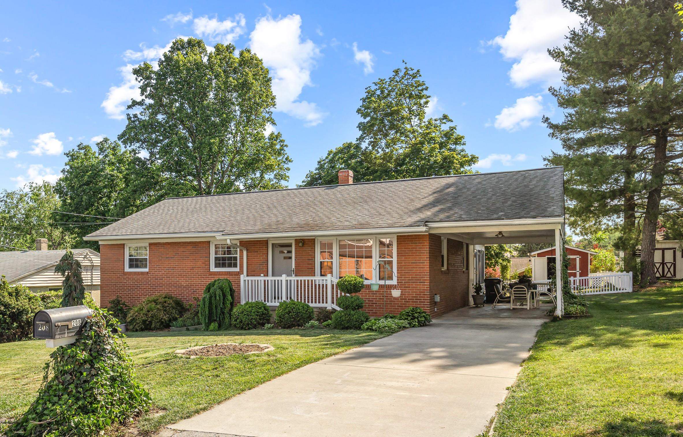 208 TUXEDO RD, STAUNTON, Virginia 24401, 3 Bedrooms Bedrooms, ,1 BathroomBathrooms,Residential,Brick ranch with a sunroom, fenced yard, and full ,208 TUXEDO RD,677477 MLS # 677477