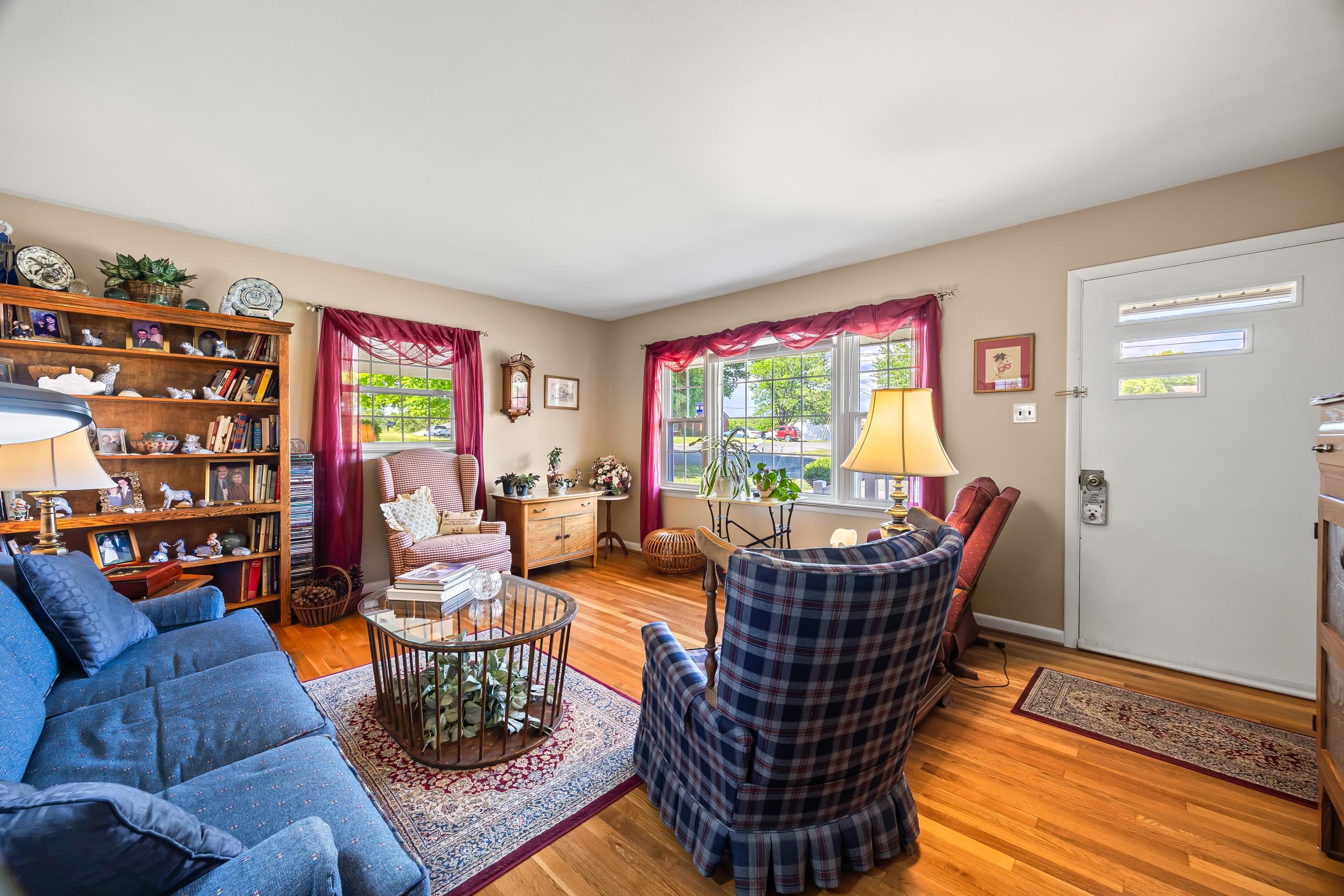 208 TUXEDO RD, STAUNTON, Virginia 24401, 3 Bedrooms Bedrooms, ,1 BathroomBathrooms,Residential,Brick ranch with a sunroom, fenced yard, and full ,208 TUXEDO RD,677477 MLS # 677477 208 TUXEDO RD, STAUNTON, Virginia 24401, 3 Bedrooms Bedrooms, ,1 BathroomBathrooms,Residential,Brick ranch with a sunroom, fenced yard, and full ,208 TUXEDO RD,677477 MLS # 677477