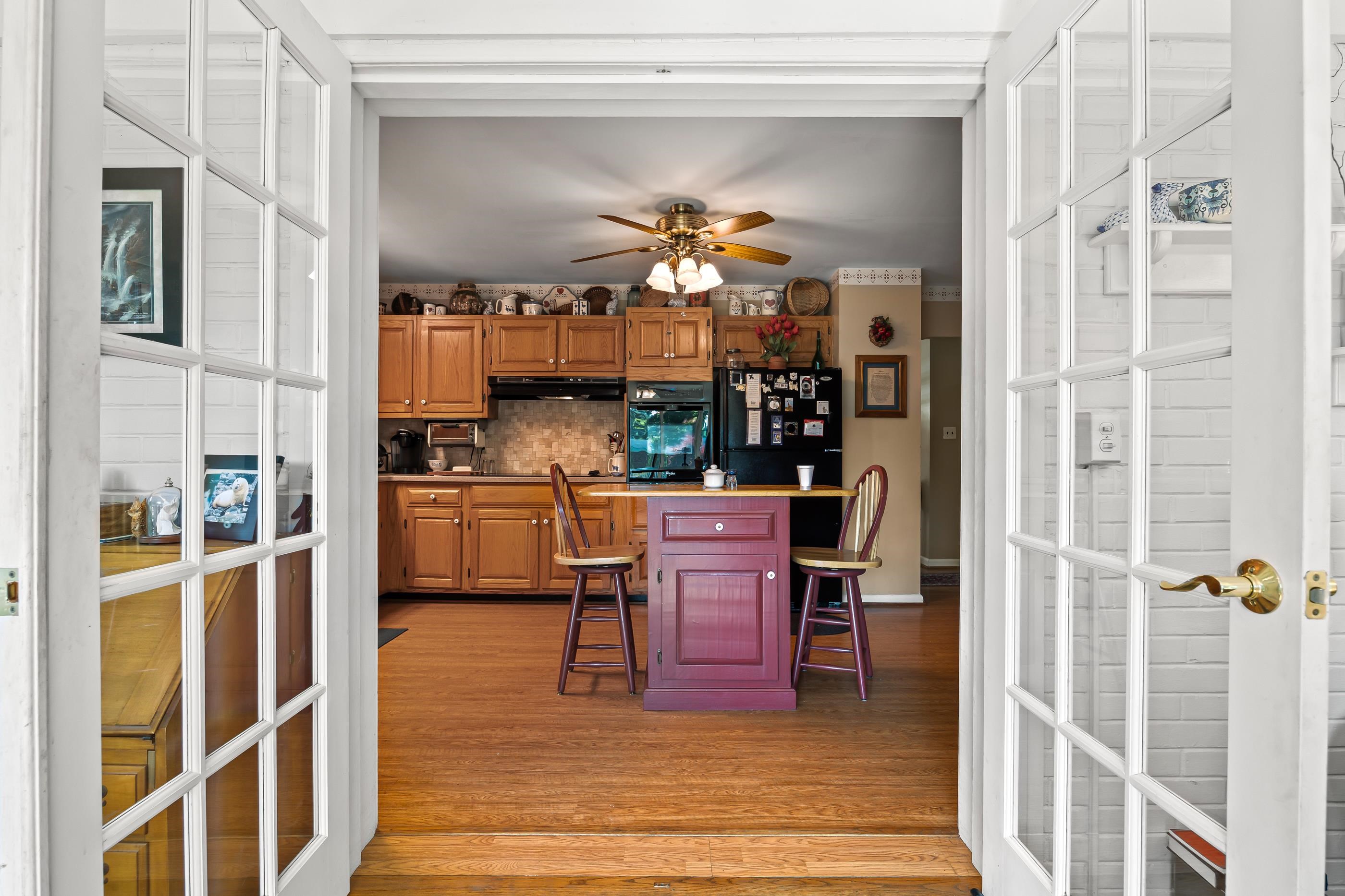 208 TUXEDO RD, STAUNTON, Virginia 24401, 3 Bedrooms Bedrooms, ,1 BathroomBathrooms,Residential,Brick ranch with a sunroom, fenced yard, and full ,208 TUXEDO RD,677477 MLS # 677477 208 TUXEDO RD, STAUNTON, Virginia 24401, 3 Bedrooms Bedrooms, ,1 BathroomBathrooms,Residential,Brick ranch with a sunroom, fenced yard, and full ,208 TUXEDO RD,677477 MLS # 677477