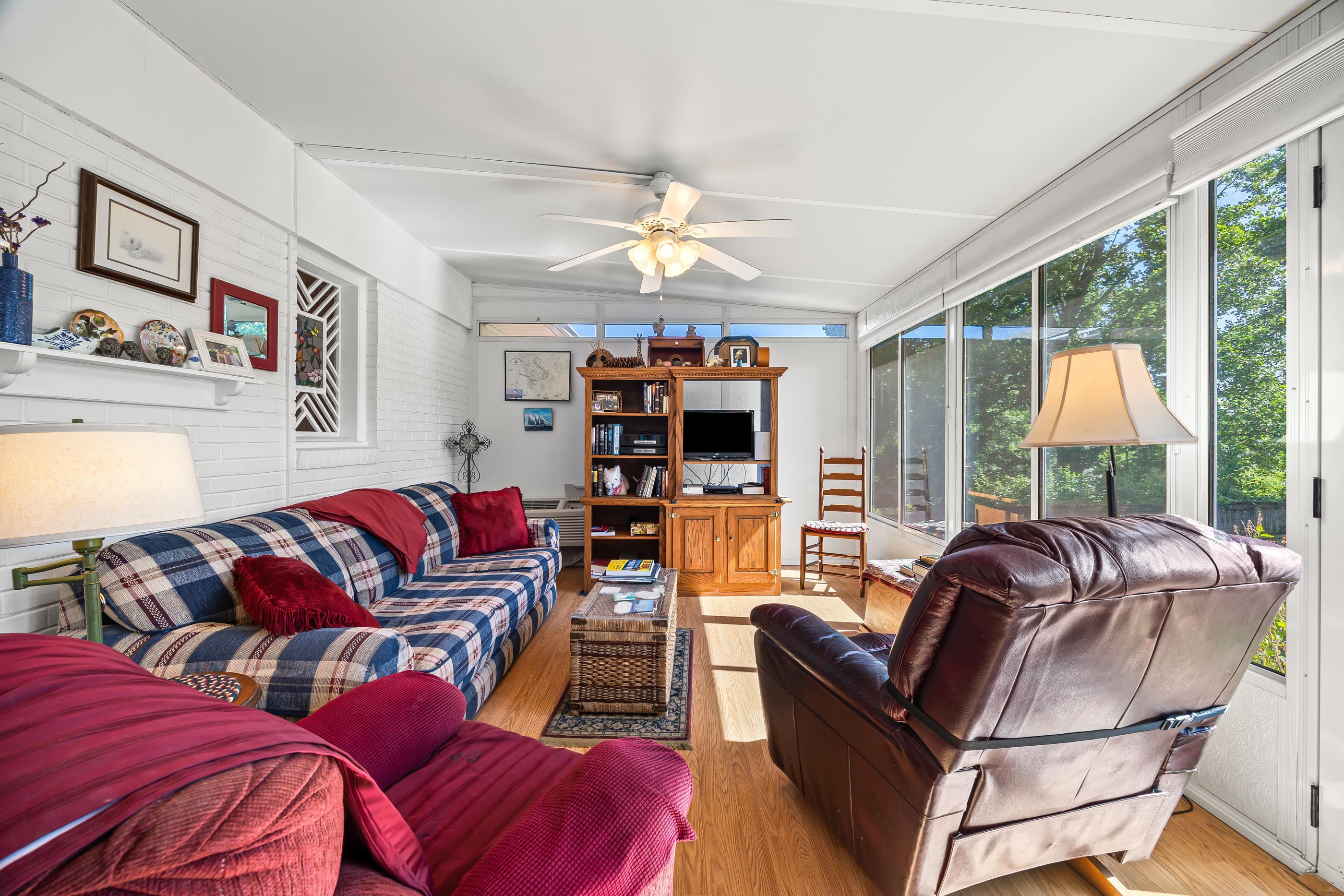 208 TUXEDO RD, STAUNTON, Virginia 24401, 3 Bedrooms Bedrooms, ,1 BathroomBathrooms,Residential,Brick ranch with a sunroom, fenced yard, and full ,208 TUXEDO RD,677477 MLS # 677477 208 TUXEDO RD, STAUNTON, Virginia 24401, 3 Bedrooms Bedrooms, ,1 BathroomBathrooms,Residential,Brick ranch with a sunroom, fenced yard, and full ,208 TUXEDO RD,677477 MLS # 677477