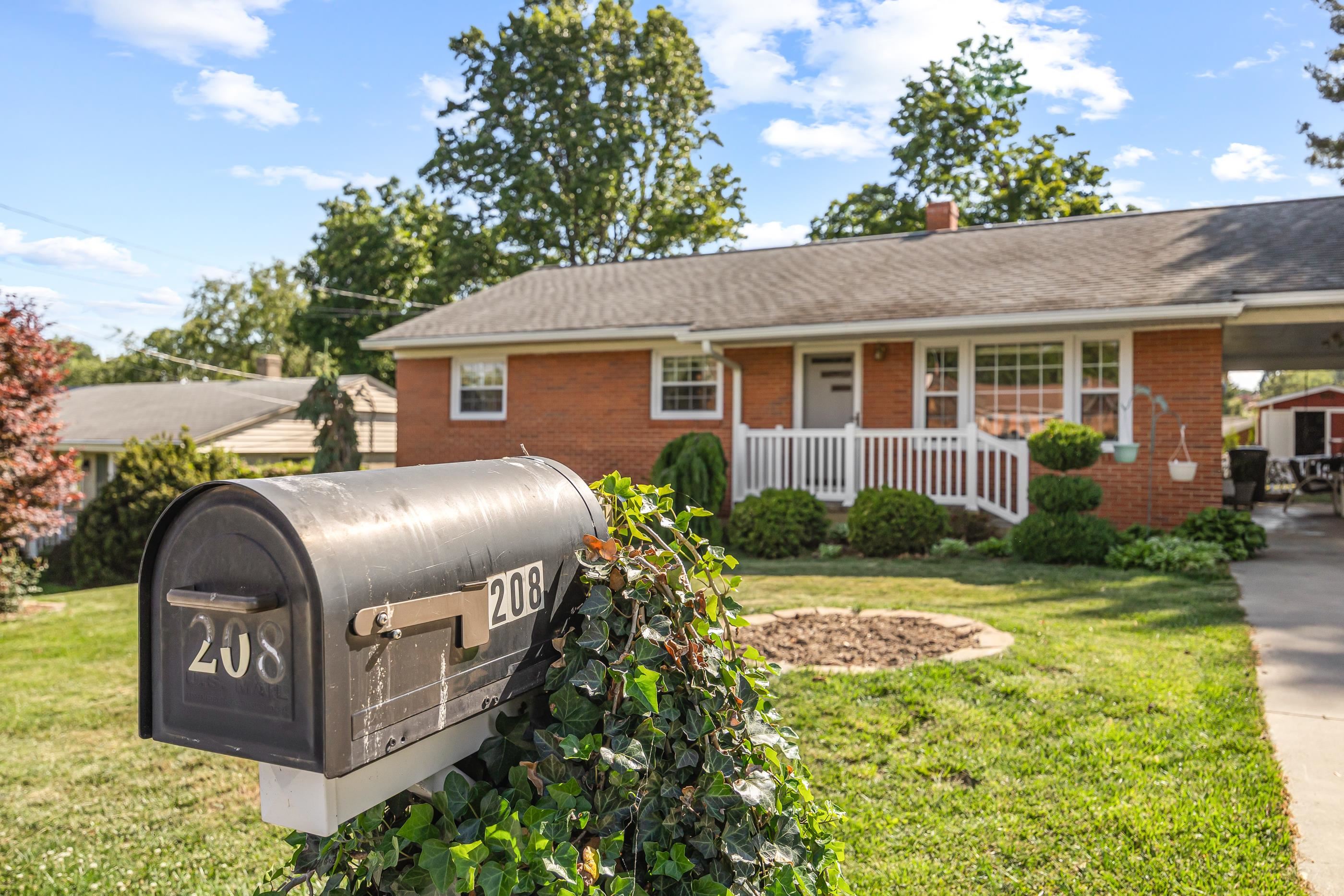 208 TUXEDO RD, STAUNTON, Virginia 24401, 3 Bedrooms Bedrooms, ,1 BathroomBathrooms,Residential,Brick ranch with a sunroom, fenced yard, and full ,208 TUXEDO RD,677477 MLS # 677477 208 TUXEDO RD, STAUNTON, Virginia 24401, 3 Bedrooms Bedrooms, ,1 BathroomBathrooms,Residential,Brick ranch with a sunroom, fenced yard, and full ,208 TUXEDO RD,677477 MLS # 677477