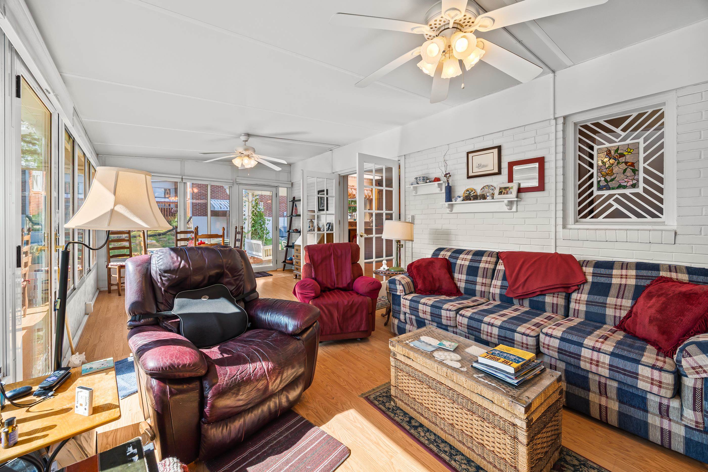 208 TUXEDO RD, STAUNTON, Virginia 24401, 3 Bedrooms Bedrooms, ,1 BathroomBathrooms,Residential,Brick ranch with a sunroom, fenced yard, and full ,208 TUXEDO RD,677477 MLS # 677477 208 TUXEDO RD, STAUNTON, Virginia 24401, 3 Bedrooms Bedrooms, ,1 BathroomBathrooms,Residential,Brick ranch with a sunroom, fenced yard, and full ,208 TUXEDO RD,677477 MLS # 677477