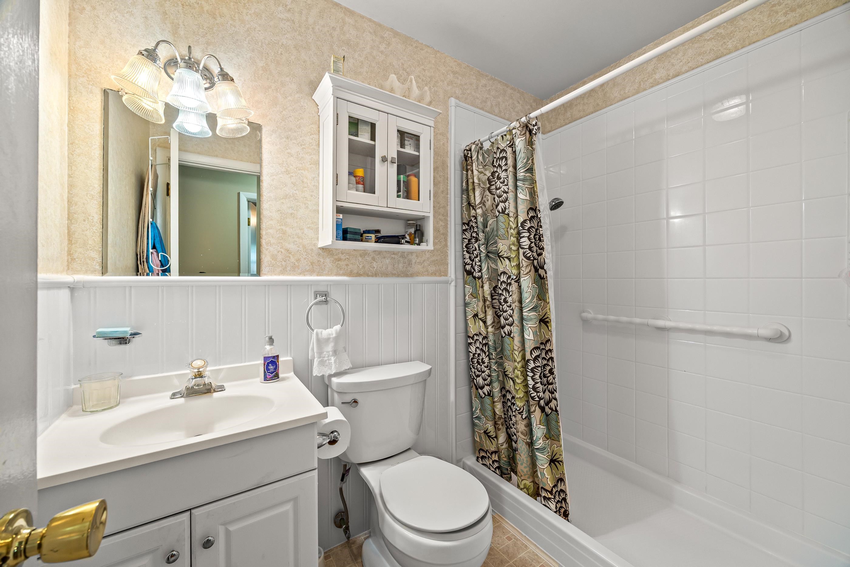 208 TUXEDO RD, STAUNTON, Virginia 24401, 3 Bedrooms Bedrooms, ,1 BathroomBathrooms,Residential,Brick ranch with a sunroom, fenced yard, and full ,208 TUXEDO RD,677477 MLS # 677477 208 TUXEDO RD, STAUNTON, Virginia 24401, 3 Bedrooms Bedrooms, ,1 BathroomBathrooms,Residential,Brick ranch with a sunroom, fenced yard, and full ,208 TUXEDO RD,677477 MLS # 677477