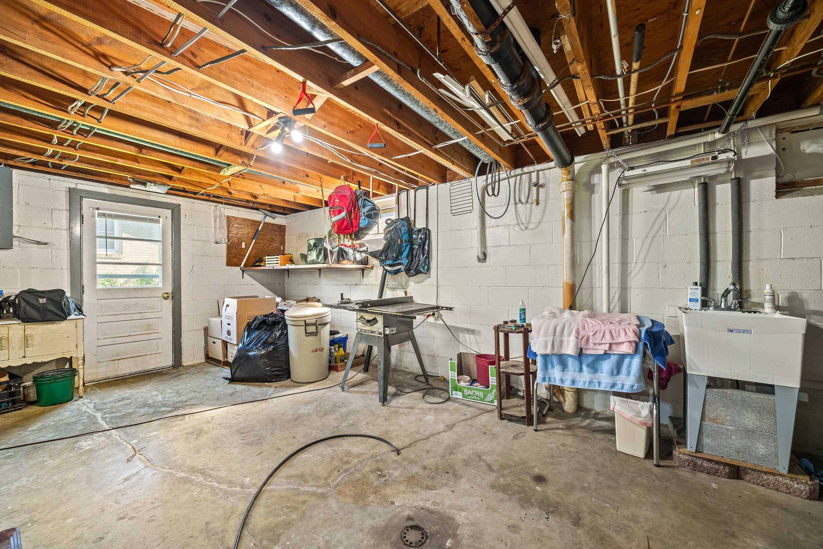 208 TUXEDO RD, STAUNTON, Virginia 24401, 3 Bedrooms Bedrooms, ,1 BathroomBathrooms,Residential,Brick ranch with a sunroom, fenced yard, and full ,208 TUXEDO RD,677477 MLS # 677477 208 TUXEDO RD, STAUNTON, Virginia 24401, 3 Bedrooms Bedrooms, ,1 BathroomBathrooms,Residential,Brick ranch with a sunroom, fenced yard, and full ,208 TUXEDO RD,677477 MLS # 677477