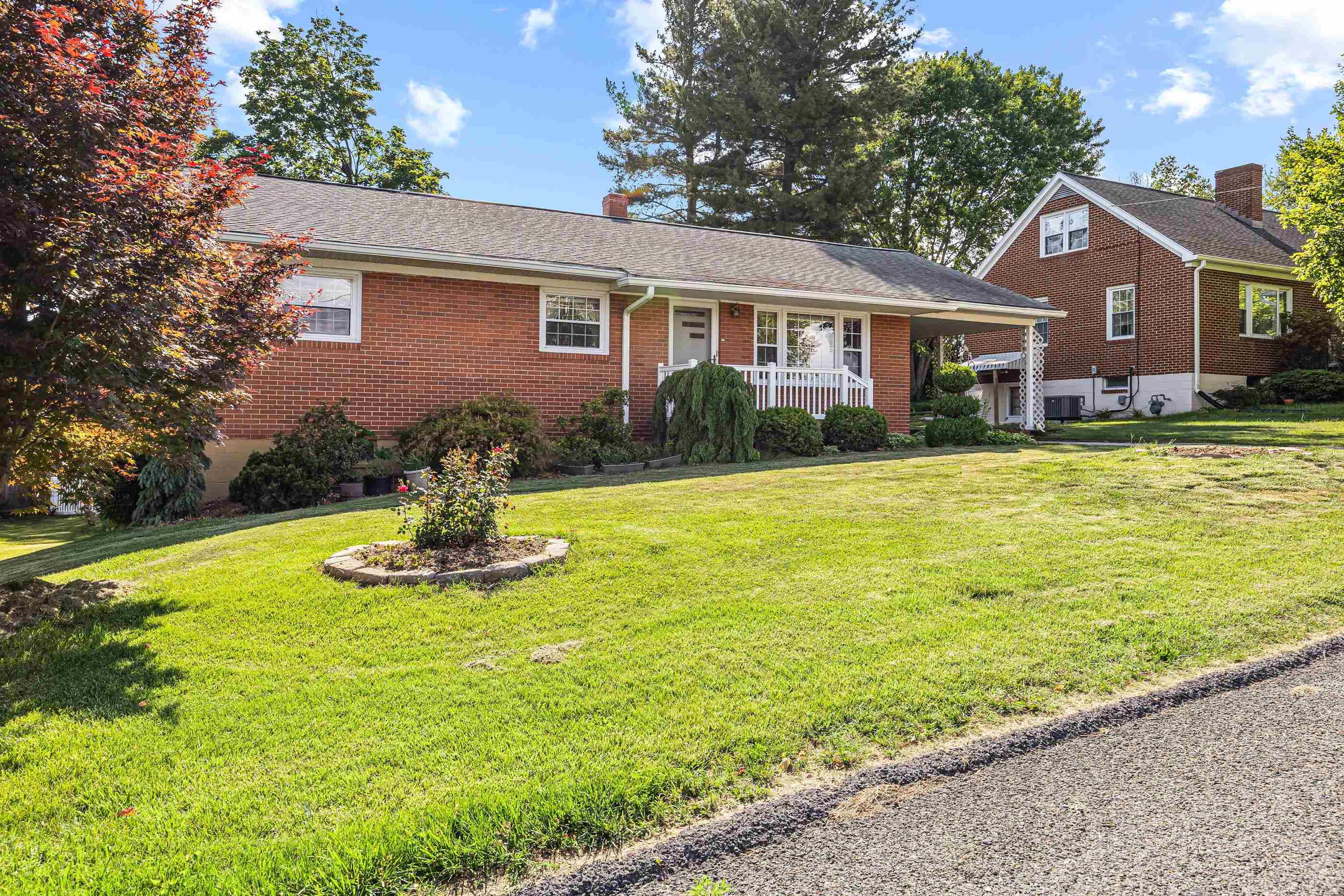 208 TUXEDO RD, STAUNTON, Virginia 24401, 3 Bedrooms Bedrooms, ,1 BathroomBathrooms,Residential,Brick ranch with a sunroom, fenced yard, and full ,208 TUXEDO RD,677477 MLS # 677477 208 TUXEDO RD, STAUNTON, Virginia 24401, 3 Bedrooms Bedrooms, ,1 BathroomBathrooms,Residential,Brick ranch with a sunroom, fenced yard, and full ,208 TUXEDO RD,677477 MLS # 677477