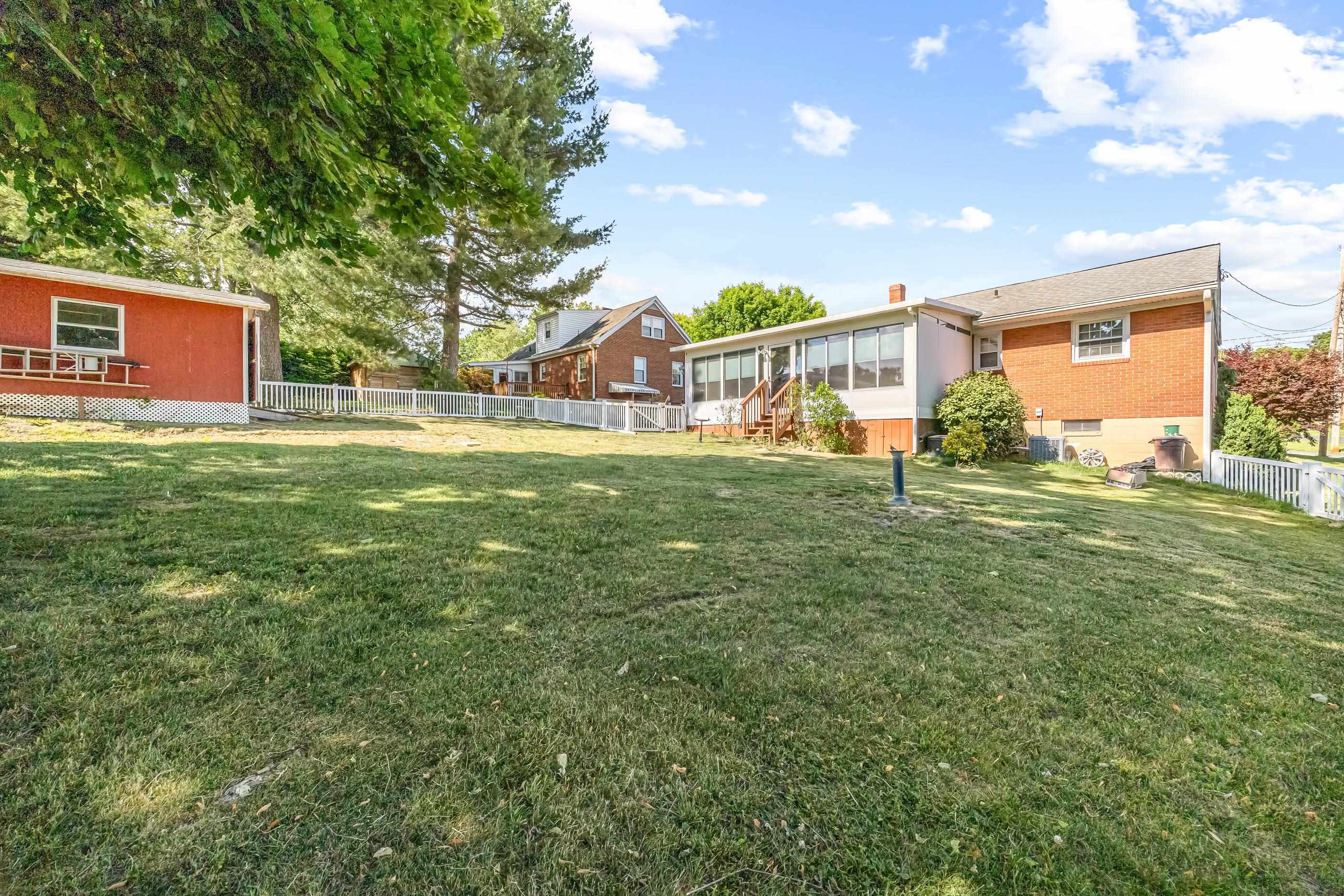 208 TUXEDO RD, STAUNTON, Virginia 24401, 3 Bedrooms Bedrooms, ,1 BathroomBathrooms,Residential,Brick ranch with a sunroom, fenced yard, and full ,208 TUXEDO RD,677477 MLS # 677477 208 TUXEDO RD, STAUNTON, Virginia 24401, 3 Bedrooms Bedrooms, ,1 BathroomBathrooms,Residential,Brick ranch with a sunroom, fenced yard, and full ,208 TUXEDO RD,677477 MLS # 677477