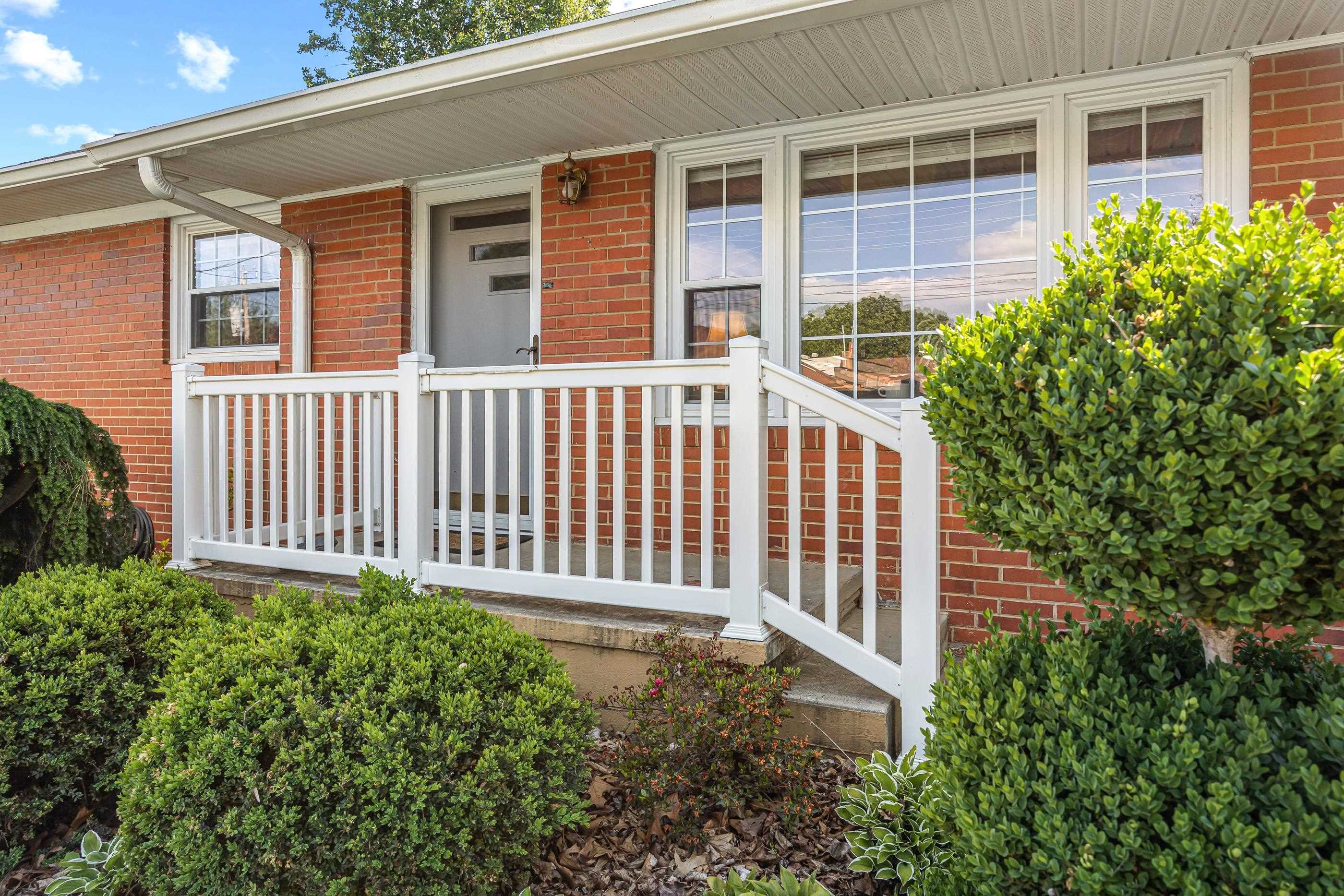 208 TUXEDO RD, STAUNTON, Virginia 24401, 3 Bedrooms Bedrooms, ,1 BathroomBathrooms,Residential,Brick ranch with a sunroom, fenced yard, and full ,208 TUXEDO RD,677477 MLS # 677477 208 TUXEDO RD, STAUNTON, Virginia 24401, 3 Bedrooms Bedrooms, ,1 BathroomBathrooms,Residential,Brick ranch with a sunroom, fenced yard, and full ,208 TUXEDO RD,677477 MLS # 677477