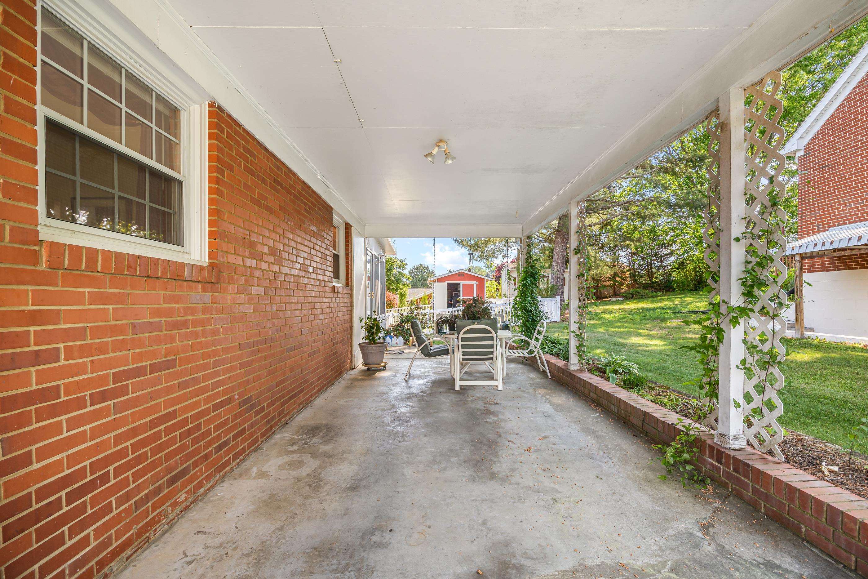 208 TUXEDO RD, STAUNTON, Virginia 24401, 3 Bedrooms Bedrooms, ,1 BathroomBathrooms,Residential,Brick ranch with a sunroom, fenced yard, and full ,208 TUXEDO RD,677477 MLS # 677477 208 TUXEDO RD, STAUNTON, Virginia 24401, 3 Bedrooms Bedrooms, ,1 BathroomBathrooms,Residential,Brick ranch with a sunroom, fenced yard, and full ,208 TUXEDO RD,677477 MLS # 677477