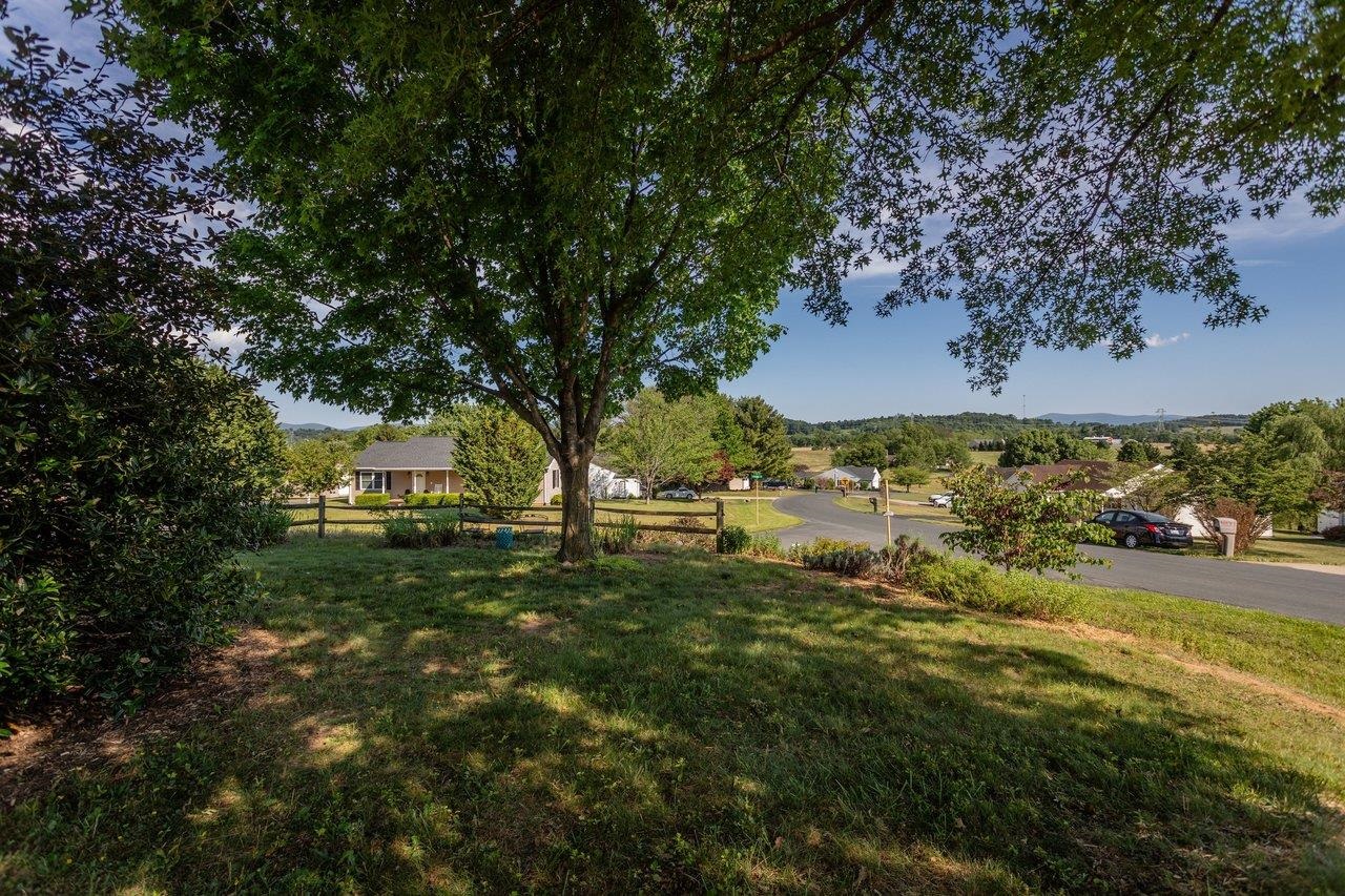 53 HARROGATE DR, FISHERSVILLE, Virginia 22939, 3 Bedrooms Bedrooms, ,2 BathroomsBathrooms,Residential,53 HARROGATE DR,677479 MLS # 677479 53 HARROGATE DR, FISHERSVILLE, Virginia 22939, 3 Bedrooms Bedrooms, ,2 BathroomsBathrooms,Residential,53 HARROGATE DR,677479 MLS # 677479