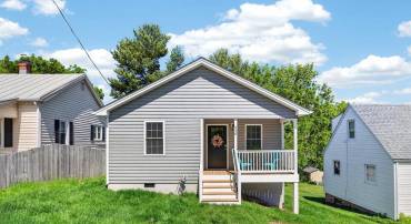 638 C ST, STAUNTON, Virginia 24401, 3 Bedrooms Bedrooms, ,2 BathroomsBathrooms,Residential,638 C ST,677495 MLS # 677495