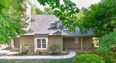 305 STARCREST RD, CHARLOTTESVILLE, Virginia 22902, 3 Bedrooms Bedrooms, ,2 BathroomsBathrooms,Residential,305 STARCREST RD,677504 MLS # 677504