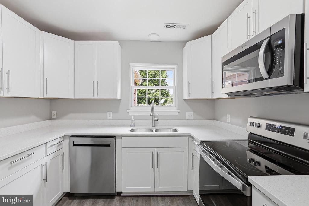 2216 MINNEAR ST, FREDERICKSBURG, Virginia 22407, 2 Bedrooms Bedrooms, ,2 BathroomsBathrooms,Residential,MILL GARDEN,2216 MINNEAR ST,VASP2042020 MLS # VASP2042020