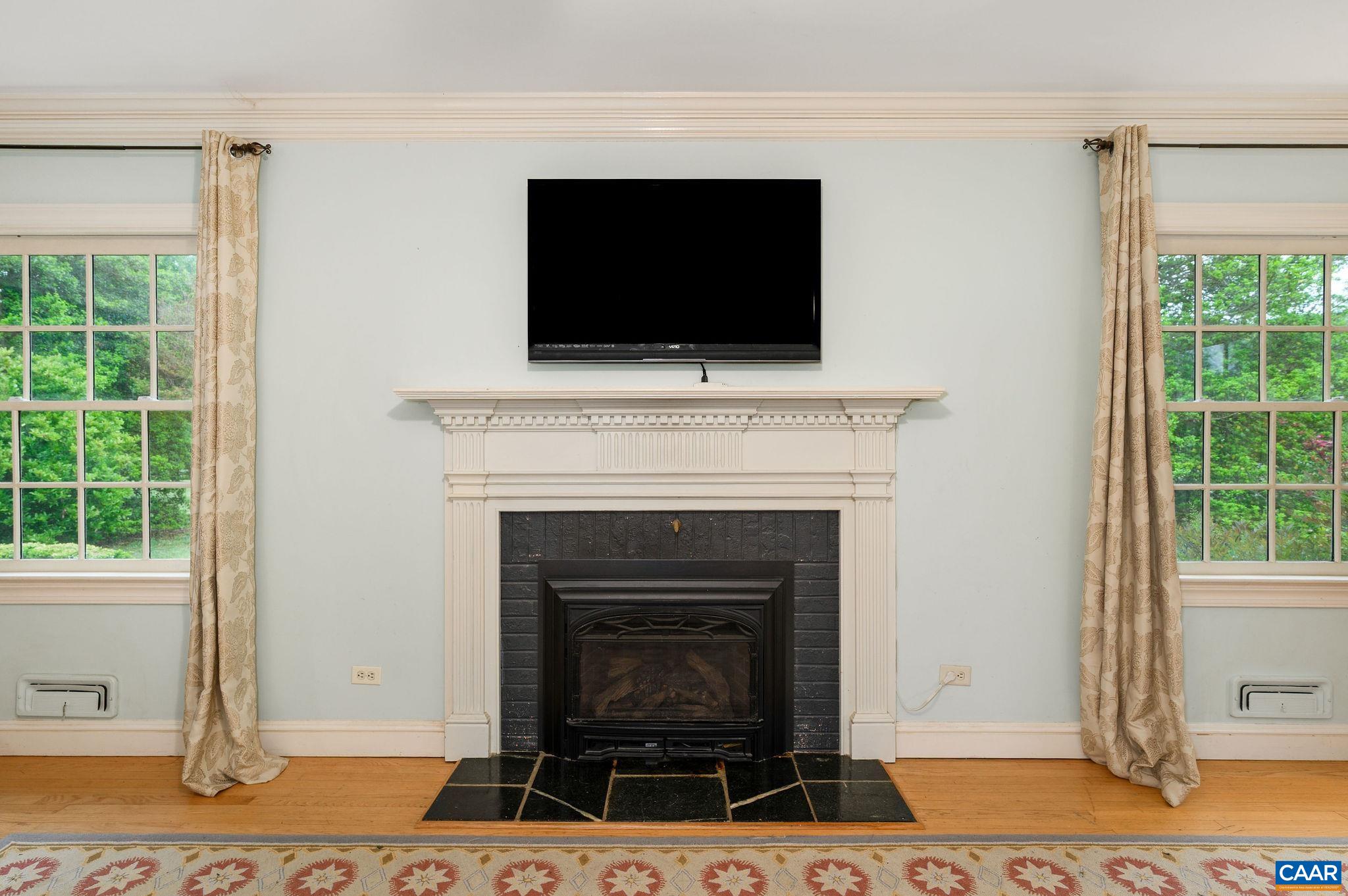 Constructed as a wood burning FP, now with gas stove insert (by Acme) Constructed as a wood burning FP, now with gas stove insert (by Acme)