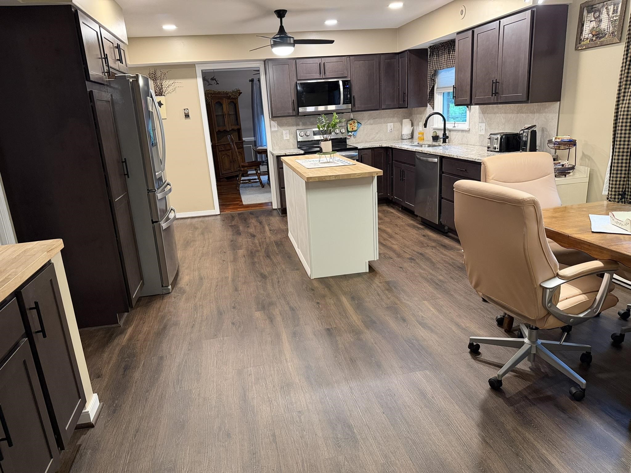 200 PELHAM DR, WAYNESBORO, Virginia 22980, 5 Bedrooms Bedrooms, ,3 BathroomsBathrooms,Residential,200 PELHAM DR,677529 MLS # 677529 200 PELHAM DR, WAYNESBORO, Virginia 22980, 5 Bedrooms Bedrooms, ,3 BathroomsBathrooms,Residential,200 PELHAM DR,677529 MLS # 677529