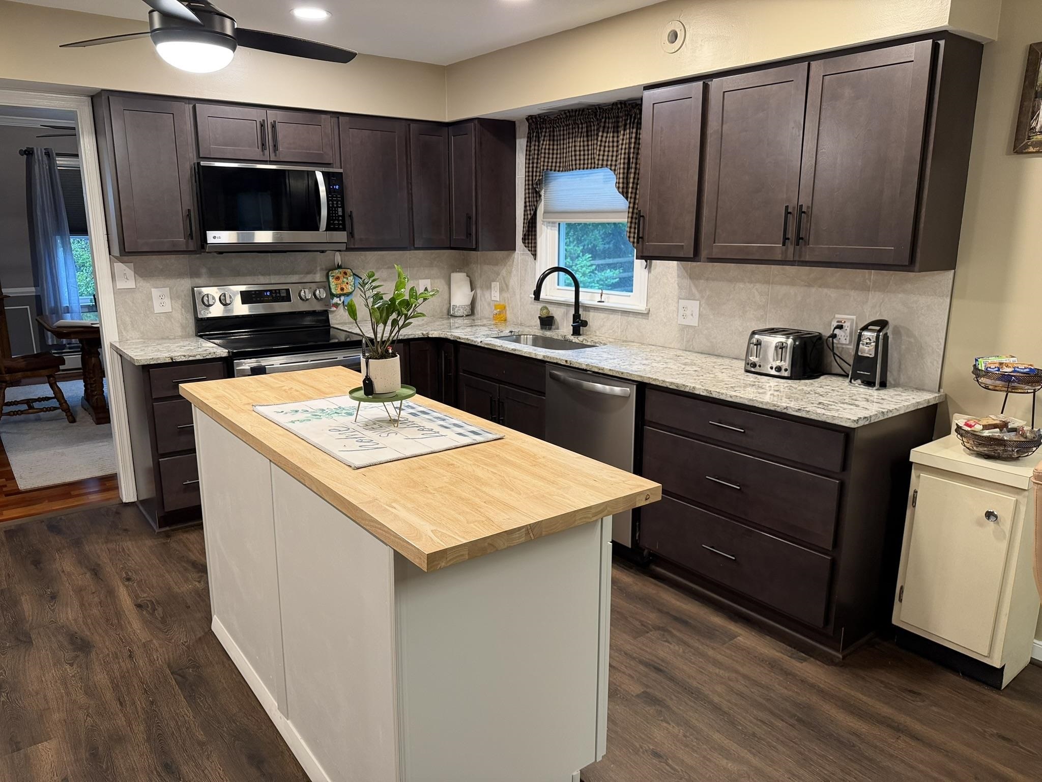 200 PELHAM DR, WAYNESBORO, Virginia 22980, 5 Bedrooms Bedrooms, ,3 BathroomsBathrooms,Residential,200 PELHAM DR,677529 MLS # 677529 200 PELHAM DR, WAYNESBORO, Virginia 22980, 5 Bedrooms Bedrooms, ,3 BathroomsBathrooms,Residential,200 PELHAM DR,677529 MLS # 677529