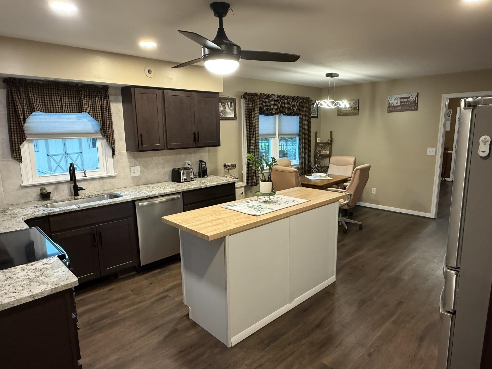 200 PELHAM DR, WAYNESBORO, Virginia 22980, 5 Bedrooms Bedrooms, ,3 BathroomsBathrooms,Residential,200 PELHAM DR,677529 MLS # 677529 200 PELHAM DR, WAYNESBORO, Virginia 22980, 5 Bedrooms Bedrooms, ,3 BathroomsBathrooms,Residential,200 PELHAM DR,677529 MLS # 677529