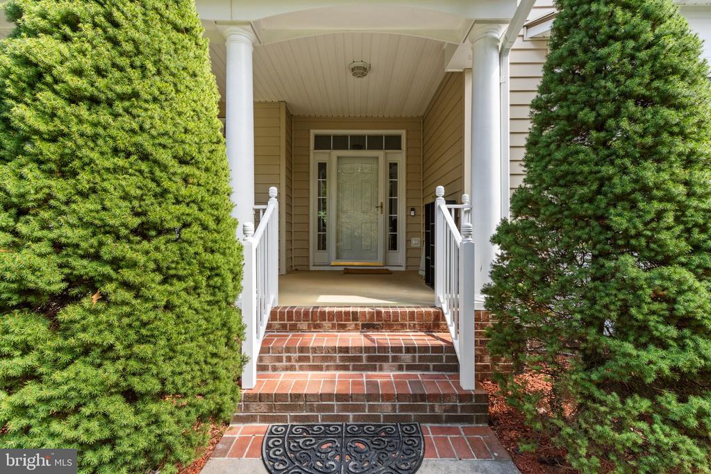 11913 OLD HICKORY CT, SPOTSYLVANIA, Virginia 22551, 4 Bedrooms Bedrooms, ,3 BathroomsBathrooms,Residential,11913 OLD HICKORY CT,VASP2041948 MLS # VASP2041948