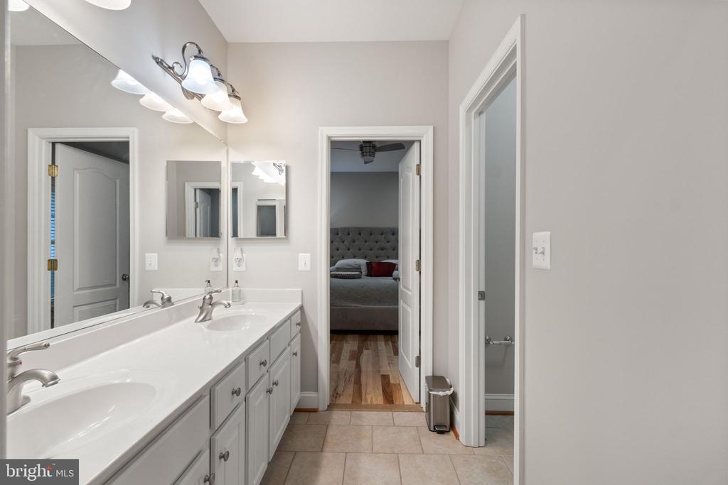 11913 OLD HICKORY CT, SPOTSYLVANIA, Virginia 22551, 4 Bedrooms Bedrooms, ,3 BathroomsBathrooms,Residential,11913 OLD HICKORY CT,VASP2041948 MLS # VASP2041948