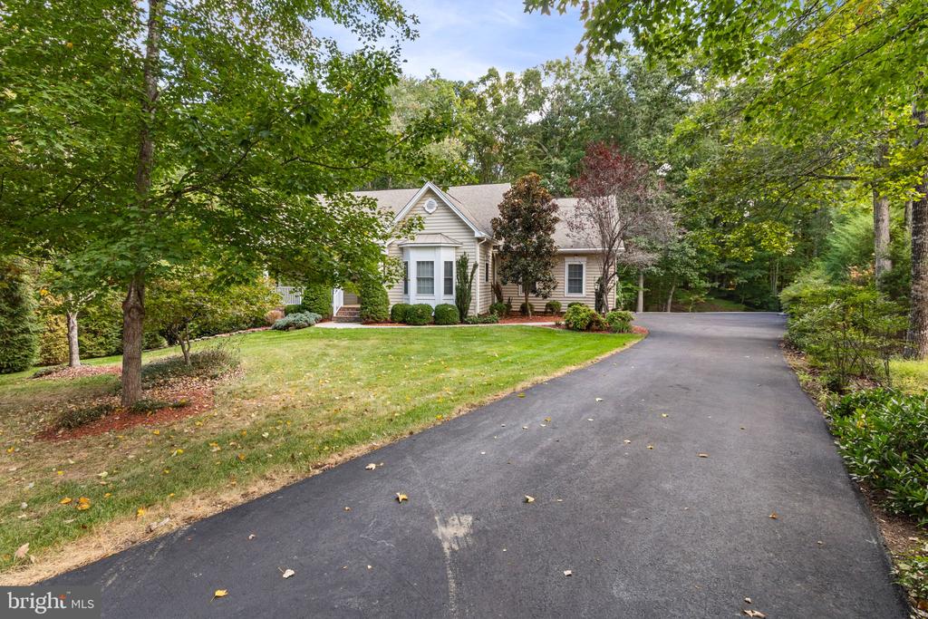 11913 OLD HICKORY CT, SPOTSYLVANIA, Virginia 22551, 4 Bedrooms Bedrooms, ,3 BathroomsBathrooms,Residential,11913 OLD HICKORY CT,VASP2041948 MLS # VASP2041948