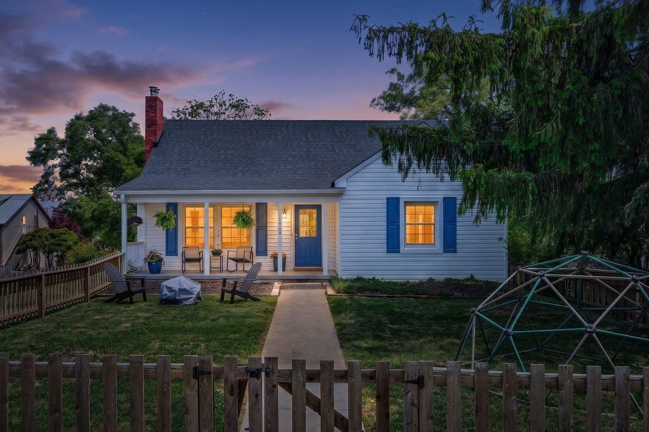 1088 COLLEGE AVE, HARRISONBURG, Virginia 22801, 6 Bedrooms Bedrooms, ,4 BathroomsBathrooms,Residential,1088 COLLEGE AVE,676991 MLS # 676991 1088 COLLEGE AVE, HARRISONBURG, Virginia 22801, 6 Bedrooms Bedrooms, ,4 BathroomsBathrooms,Residential,1088 COLLEGE AVE,676991 MLS # 676991
