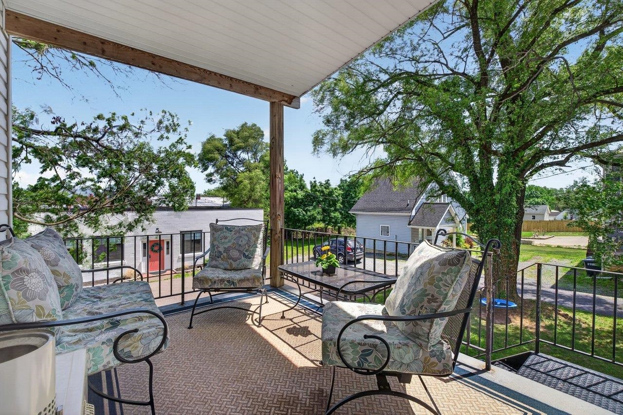 1088 COLLEGE AVE, HARRISONBURG, Virginia 22801, 6 Bedrooms Bedrooms, ,4 BathroomsBathrooms,Residential,1088 COLLEGE AVE,676991 MLS # 676991 1088 COLLEGE AVE, HARRISONBURG, Virginia 22801, 6 Bedrooms Bedrooms, ,4 BathroomsBathrooms,Residential,1088 COLLEGE AVE,676991 MLS # 676991